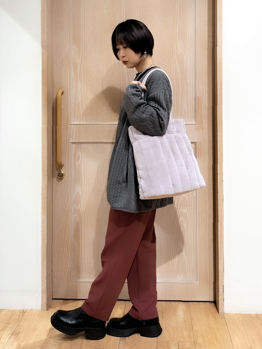 YUKIさんの「SHOO･LA･RUE｜【S-LL/体型カバー】ヒップが隠れる ラインジャカード Vネックカーディガン」を使ったコーディネート