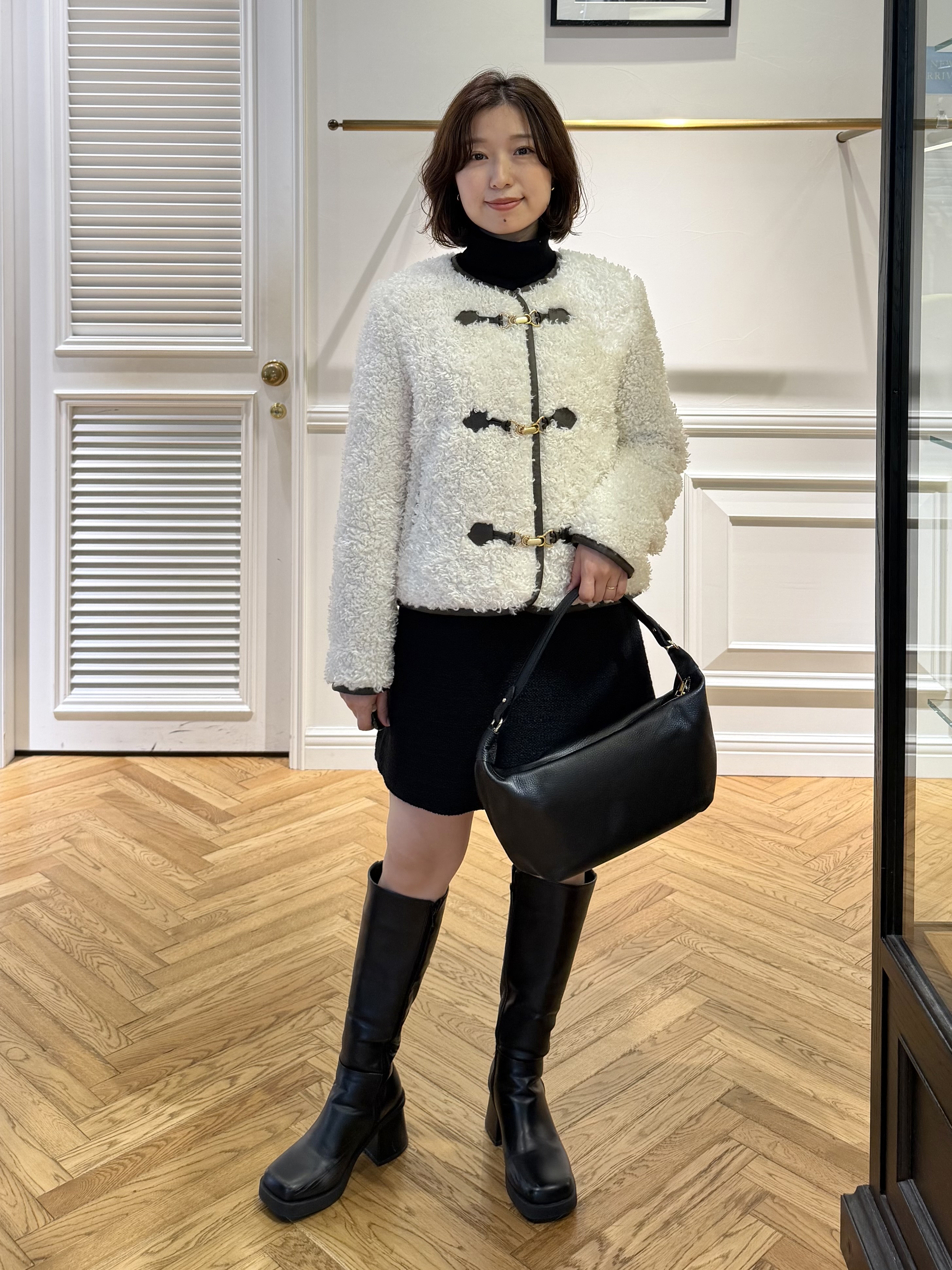 つじ まこさんの「DRESSTERIOR｜ゴールドトグルボアジャケット」を使ったコーディネート