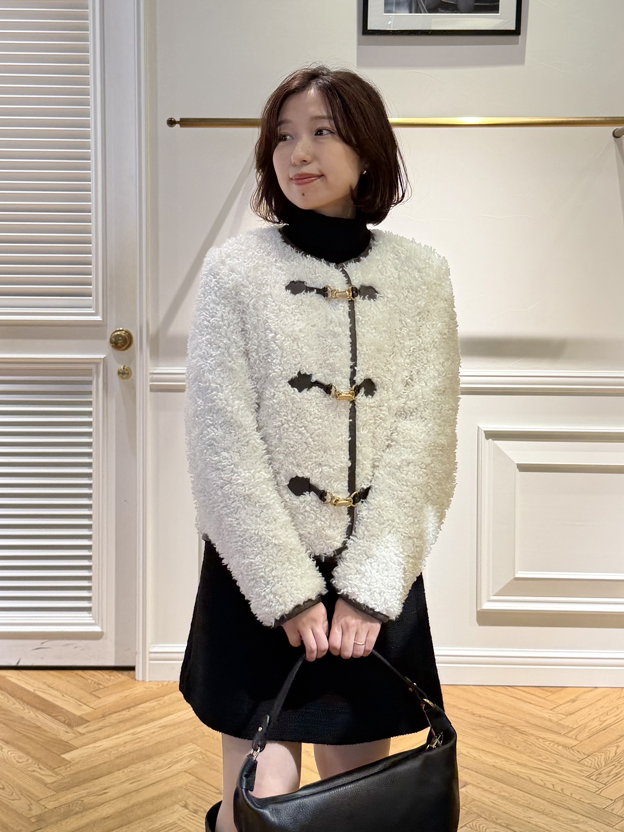 つじ まこさんの「DRESSTERIOR｜ゴールドトグルボアジャケット」を使ったコーディネート