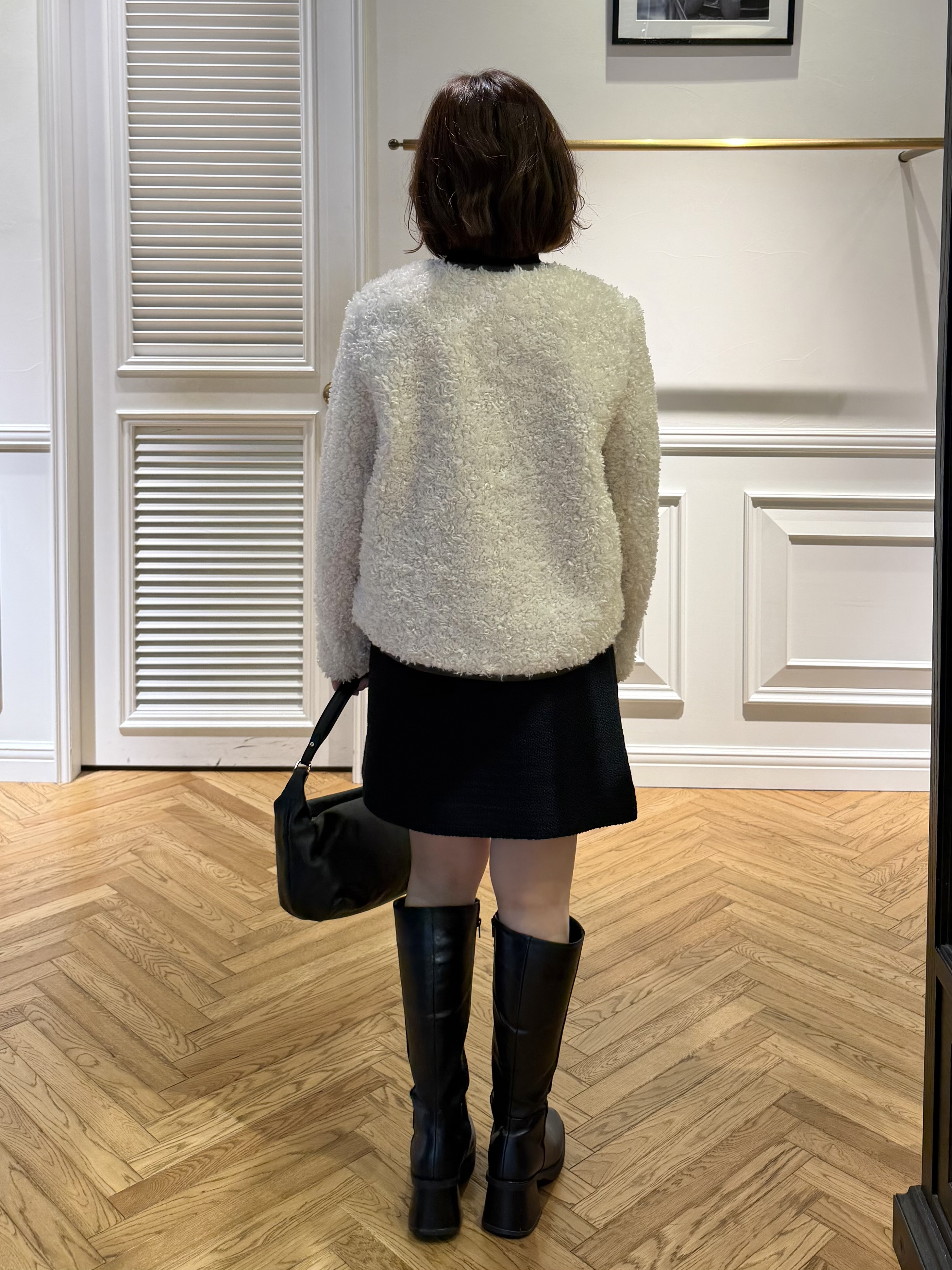 つじ まこさんの「DRESSTERIOR｜ゴールドトグルボアジャケット」を使ったコーディネート