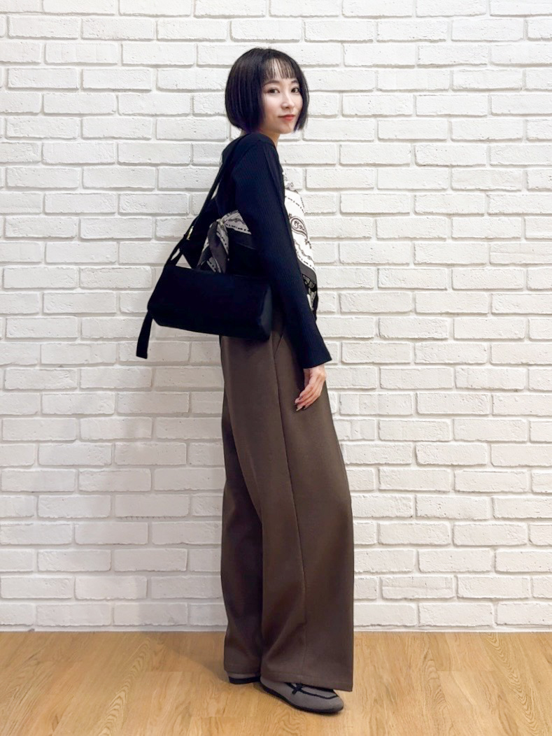 𝐜𝐡𝐢𝐤𝐚さんの「SHOO･LA･RUE｜【S-LL】シンプルだから使いやすい すっきり見えの長袖トップス」を使ったコーディネート