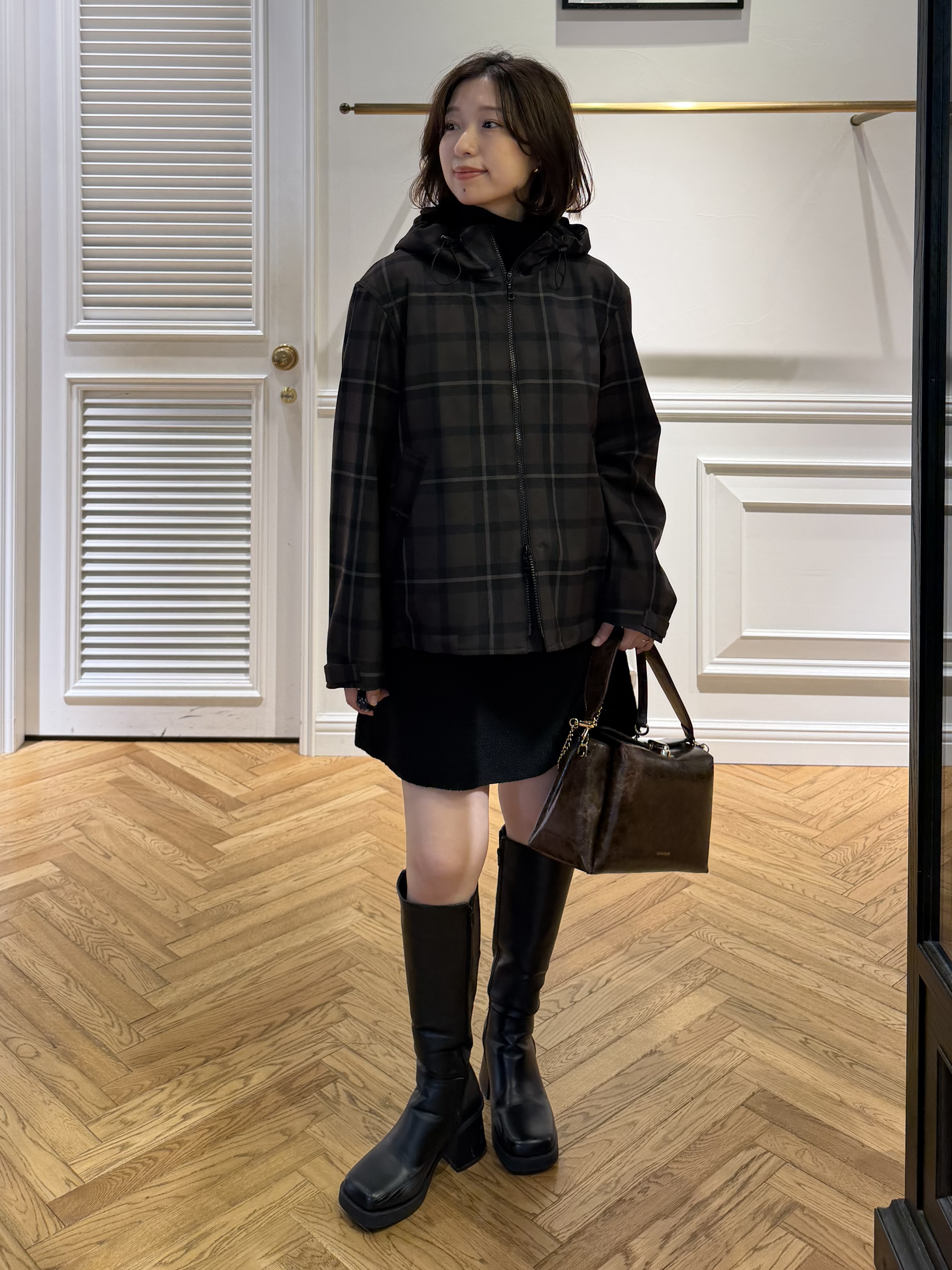 つじ まこさんの「DRESSTERIOR｜【STORY11月号掲載】チェックバックウォームテックブルゾン」を使ったコーディネート