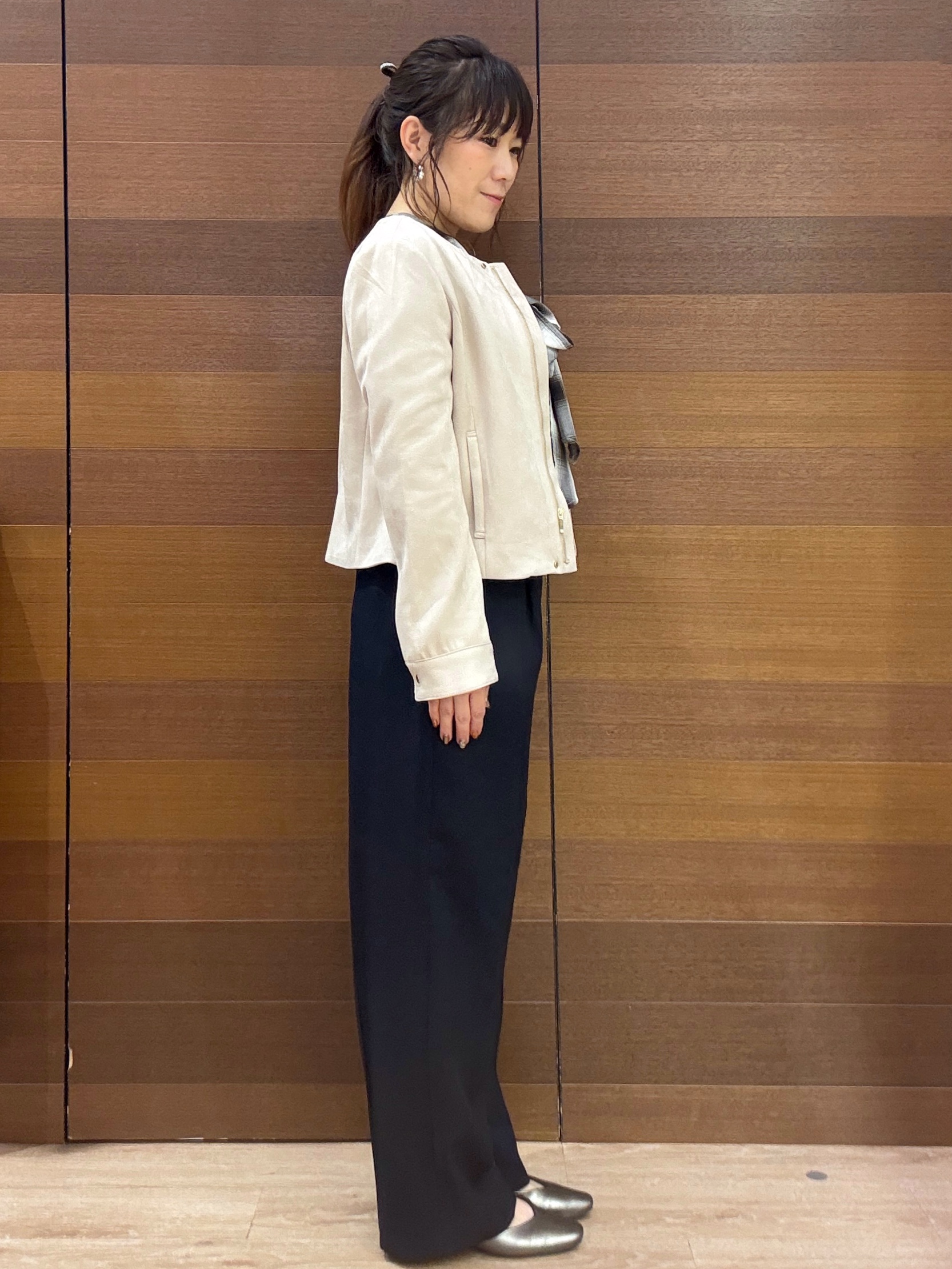 maichiさんの「OPAQUE.CLIP｜【洗える】レザー調／スウェード風ノーカラーブルゾン」を使ったコーディネート
