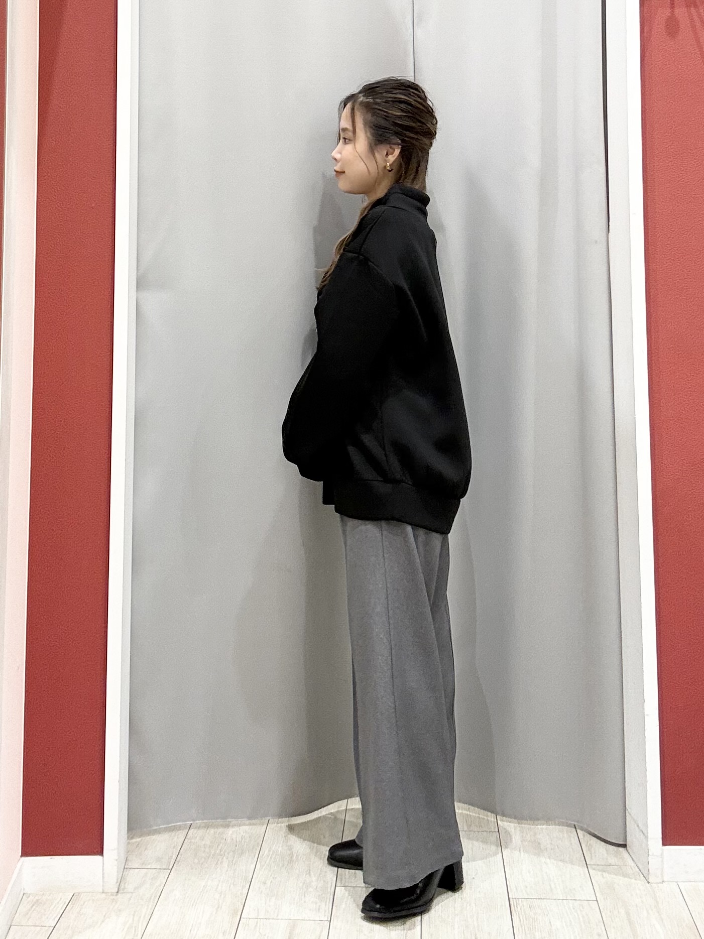 shioさんの「SHOO･LA･RUE｜【S-LL/体型カバー】もちさらなめらかタッチ 抜き襟風トップス」を使ったコーディネート