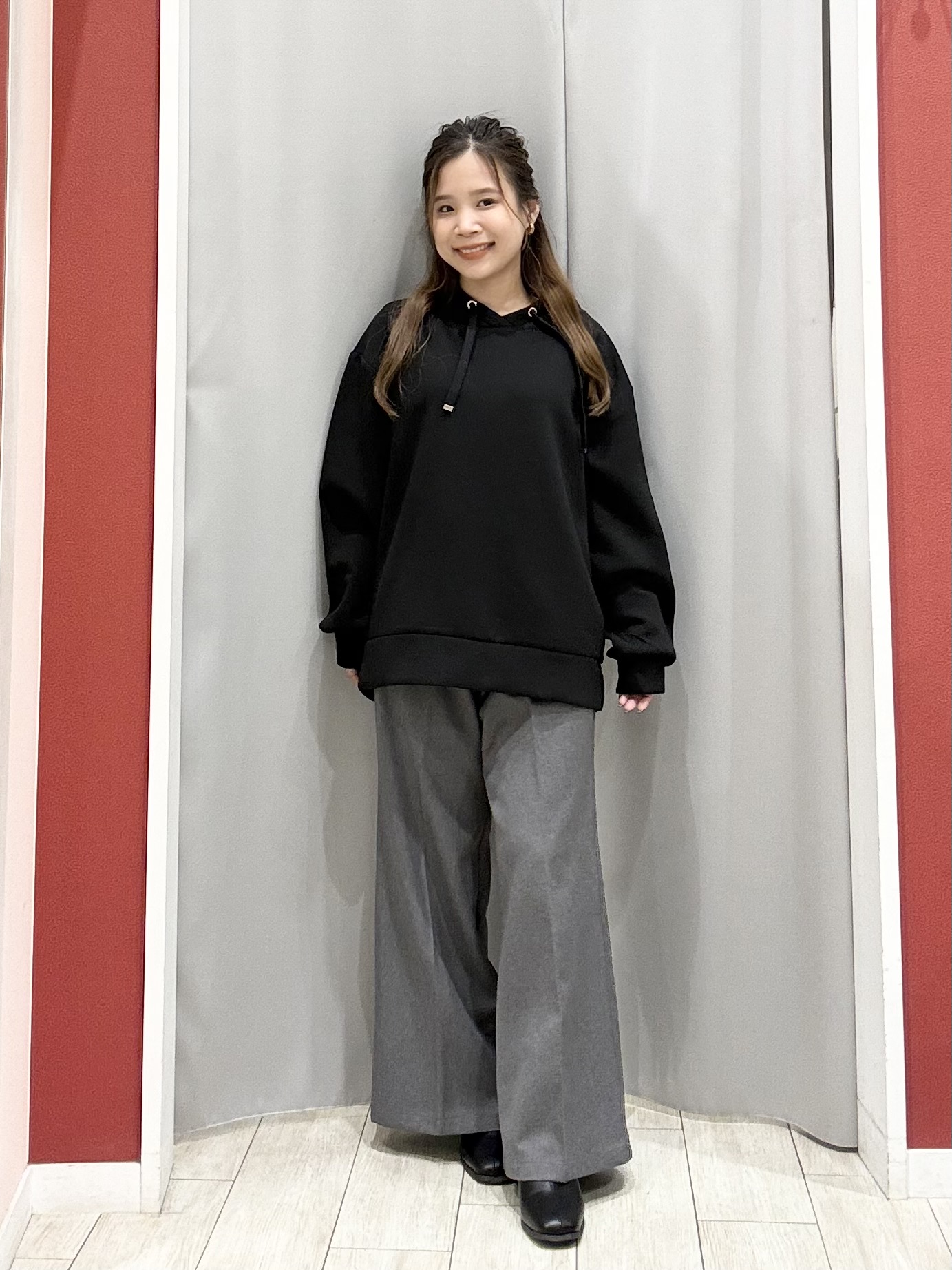 shioさんの「SHOO･LA･RUE｜【S-LL/体型カバー】もちさらなめらかタッチ 抜き襟風トップス」を使ったコーディネート
