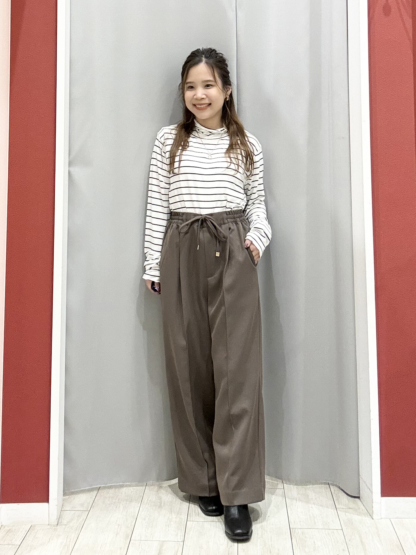 shioさんの「SHOO･LA･RUE｜【洗濯機可/S-LL】抜け感ある着こなしに 金ボタン付き スポンディッシュ クルーネックニット」を使ったコーディネート