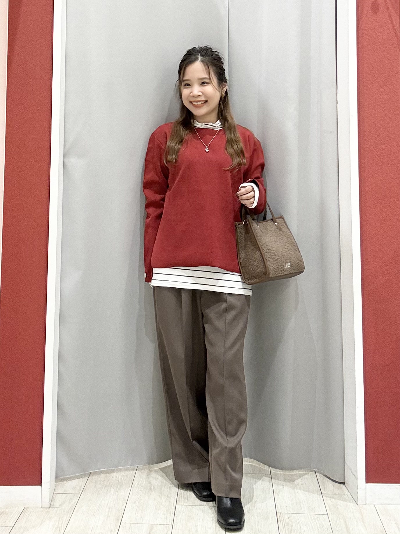shioさんの「SHOO･LA･RUE｜【洗濯機可/S-LL】抜け感ある着こなしに 金ボタン付き スポンディッシュ クルーネックニット」を使ったコーディネート