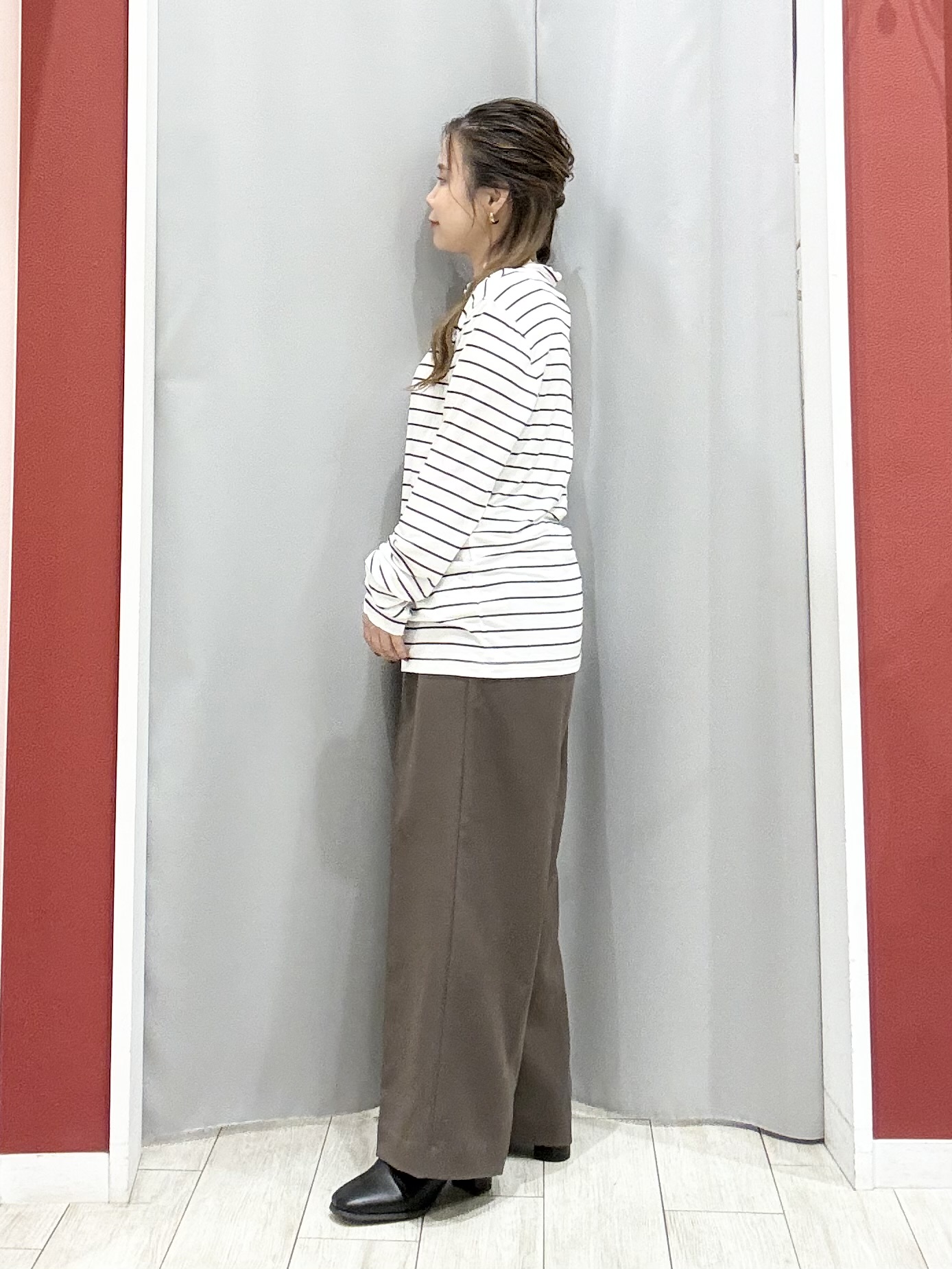 shioさんの「SHOO･LA･RUE｜【洗濯機可/S-LL】抜け感ある着こなしに 金ボタン付き スポンディッシュ クルーネックニット」を使ったコーディネート