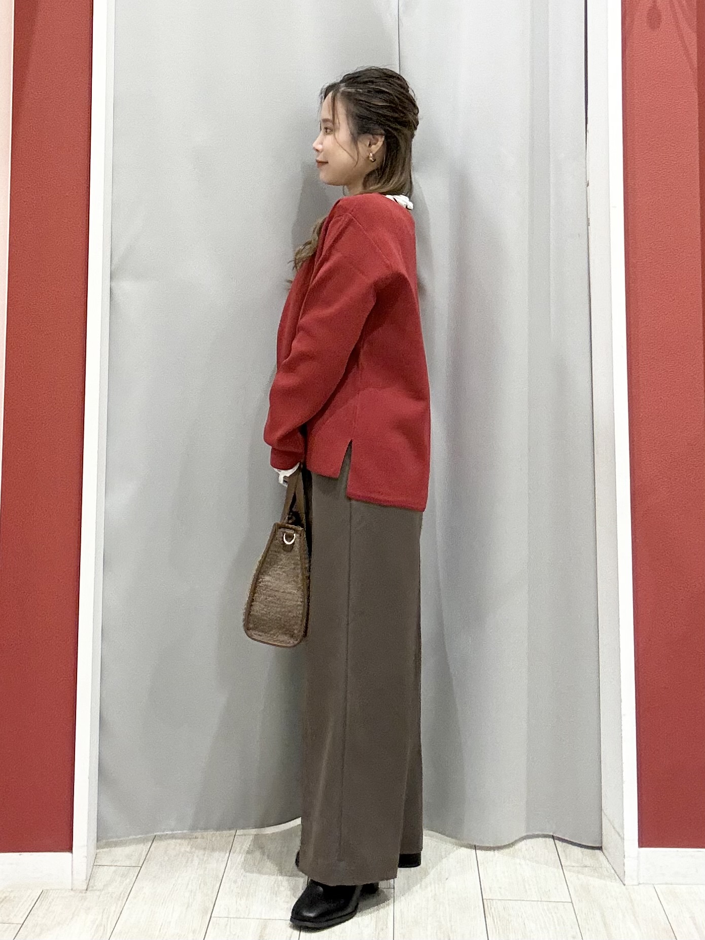 shioさんの「SHOO･LA･RUE｜【洗濯機可/S-LL】抜け感ある着こなしに 金ボタン付き スポンディッシュ クルーネックニット」を使ったコーディネート