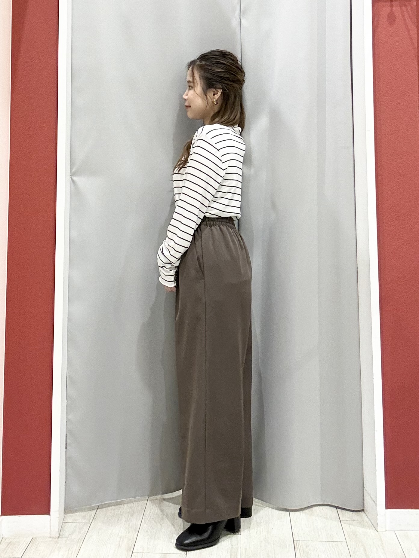 shioさんの「SHOO･LA･RUE｜【洗濯機可/S-LL】抜け感ある着こなしに 金ボタン付き スポンディッシュ クルーネックニット」を使ったコーディネート