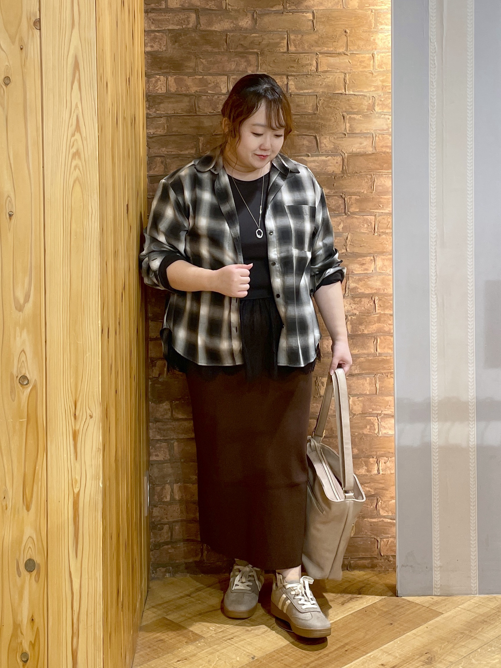 Risaさんの「SHOO･LA･RUE｜【洗濯後しわになりにくい/S-LL】気分で選ぶ 大人のデイリー使いに ベーシックシャツ」を使ったコーディネート