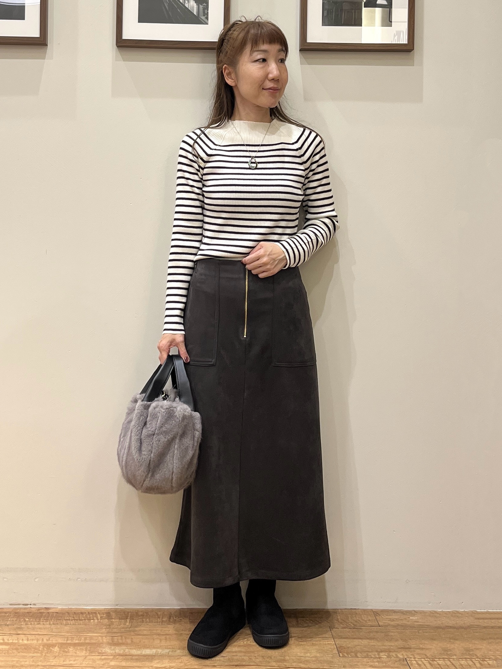 まつみさんの「SHOO･LA･RUE｜【毛玉になりにくい/S-LL/洗濯機可/体型カバー】Vネックゆったりカーディガン」を使ったコーディネート