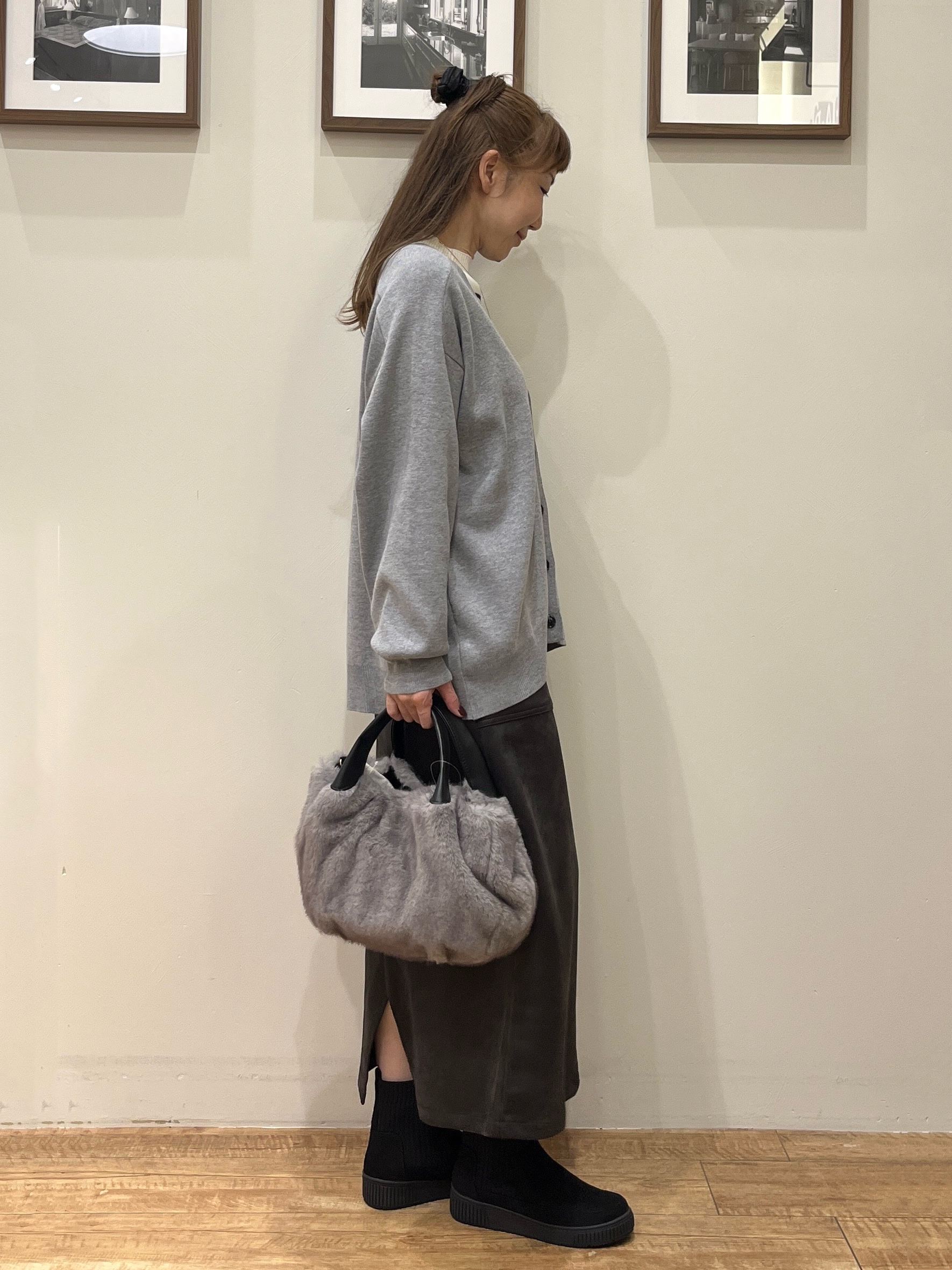 まつみさんの「SHOO･LA･RUE｜【毛玉になりにくい/S-LL/洗濯機可/体型カバー】Vネックゆったりカーディガン」を使ったコーディネート
