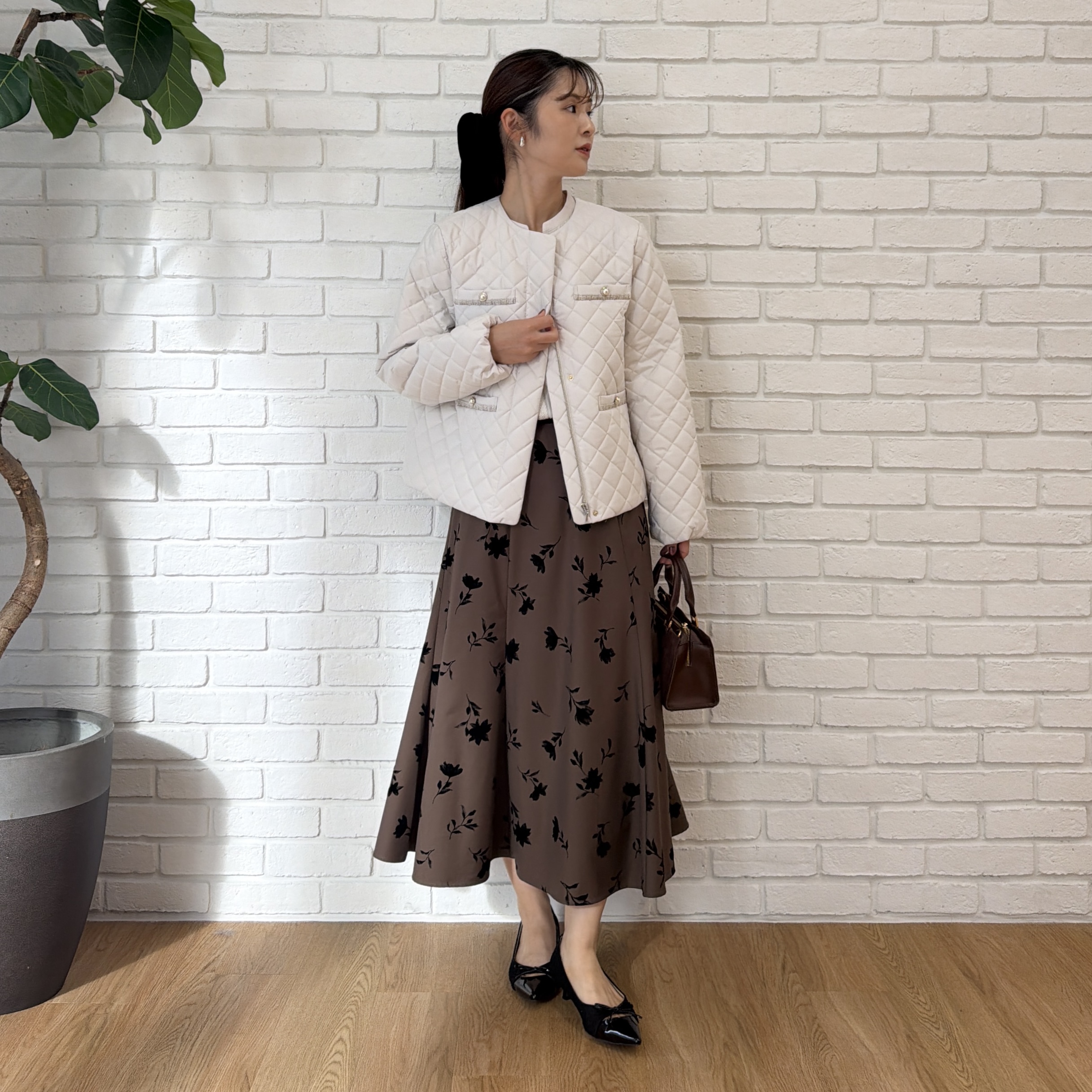 makiさんの「Couture brooch｜【衿元リボンが可憐】ピンタック レース ブラウス」を使ったコーディネート