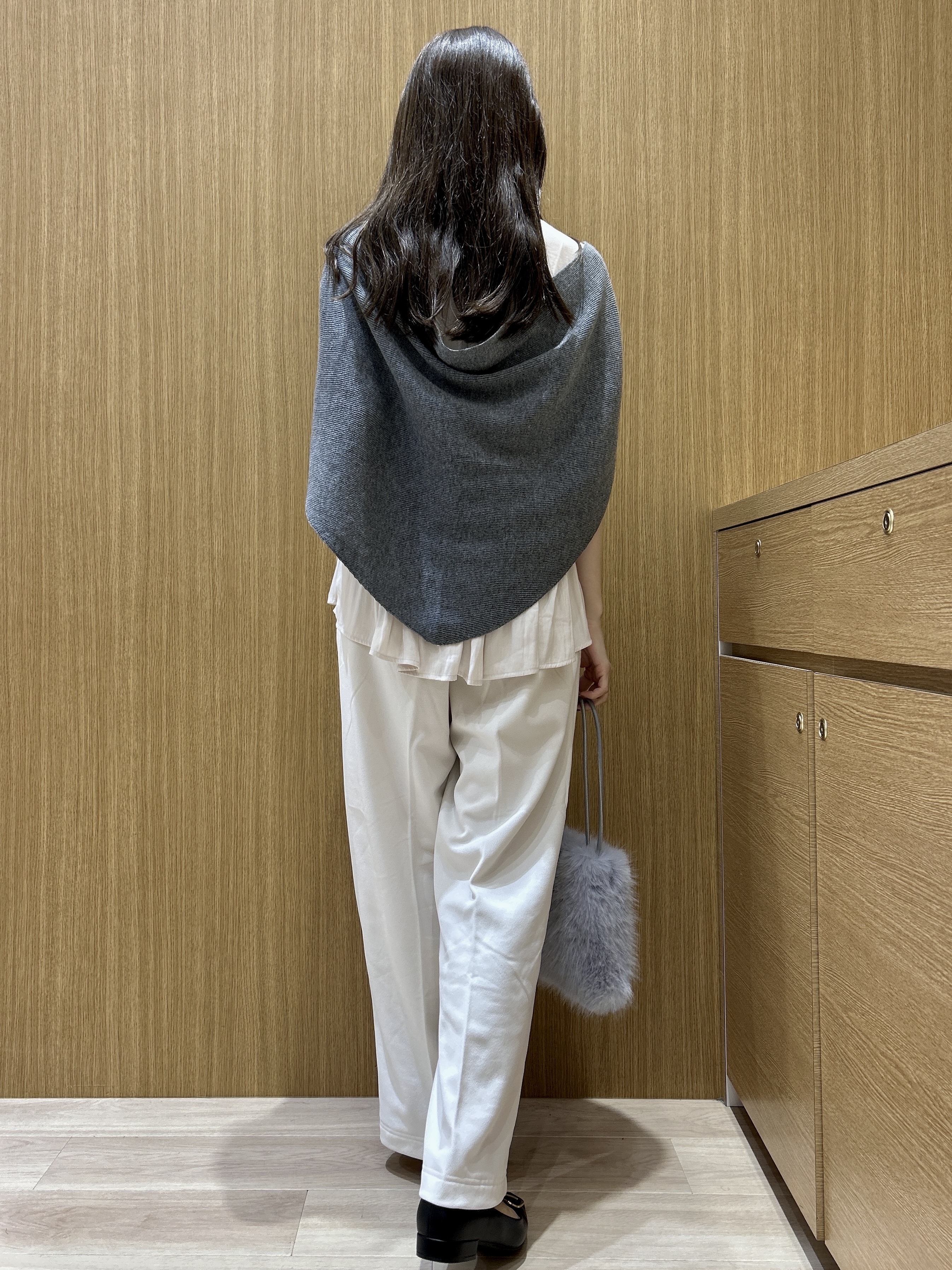 maiさんの「OPAQUE.CLIP｜ヴィンテージサテン ペプラムブラウス【洗濯機OK】」を使ったコーディネート