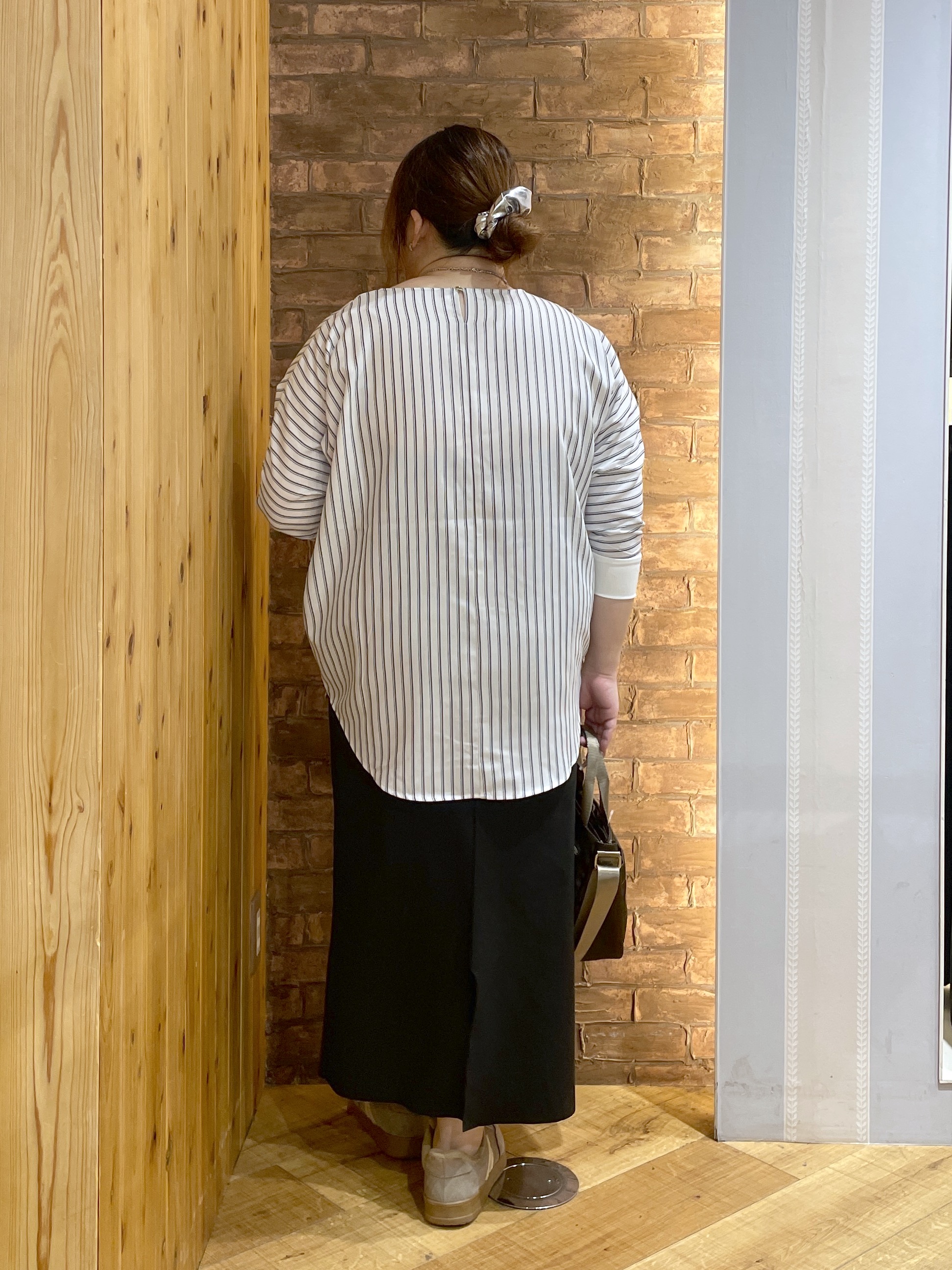 Risaさんの「SHOO･LA･RUE｜【着丈選べる/洗濯後しわになりにくい】インせず着られる ドルマンブラウス」を使ったコーディネート