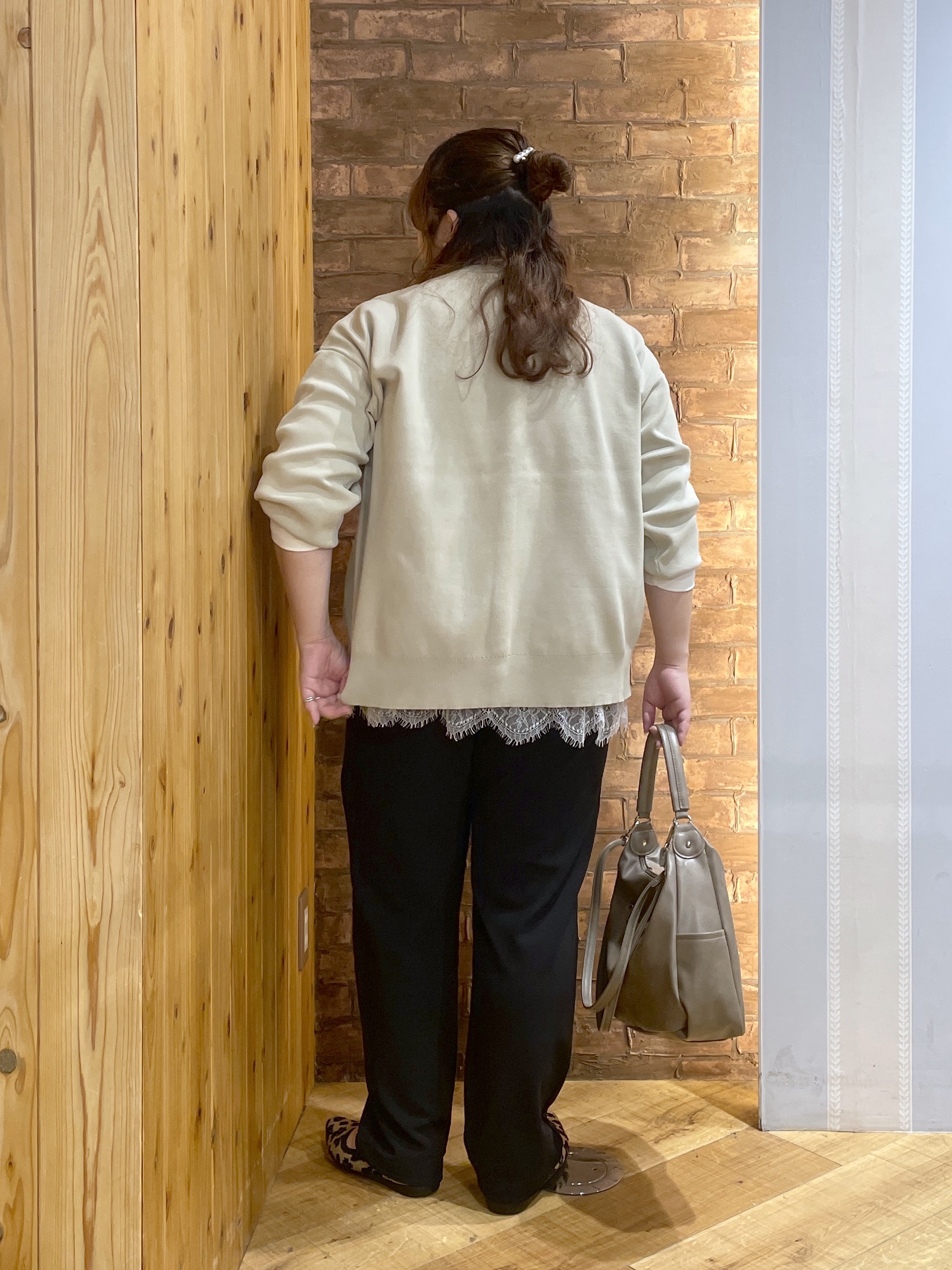 Risaさんの「SHOO･LA･RUE｜【セットアップ可/洗濯機可】軽やかに羽織れる スポンディッシュ ニットカーディガン」を使ったコーディネート
