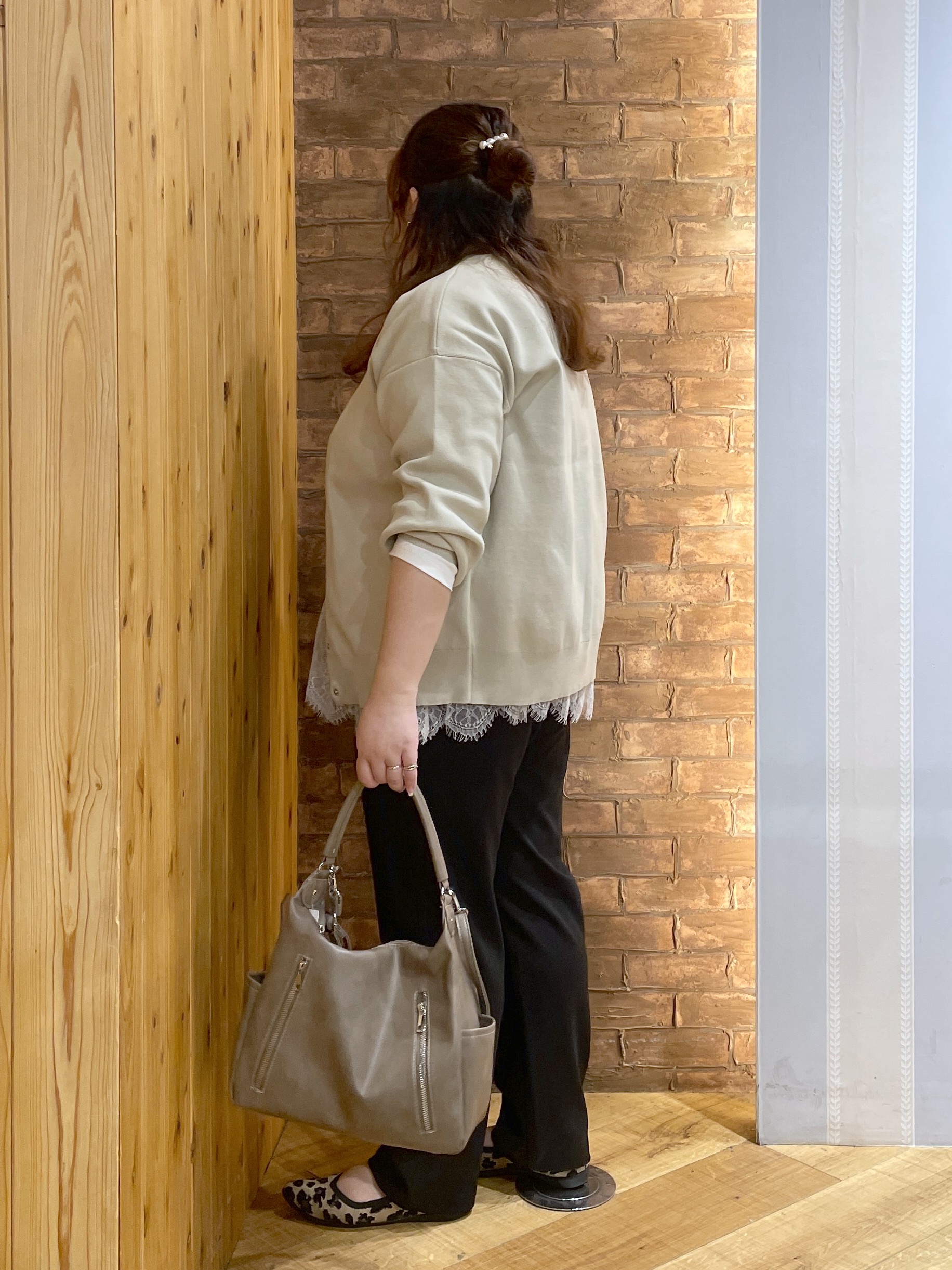 Risaさんの「SHOO･LA･RUE｜【セットアップ可/洗濯機可】軽やかに羽織れる スポンディッシュ ニットカーディガン」を使ったコーディネート