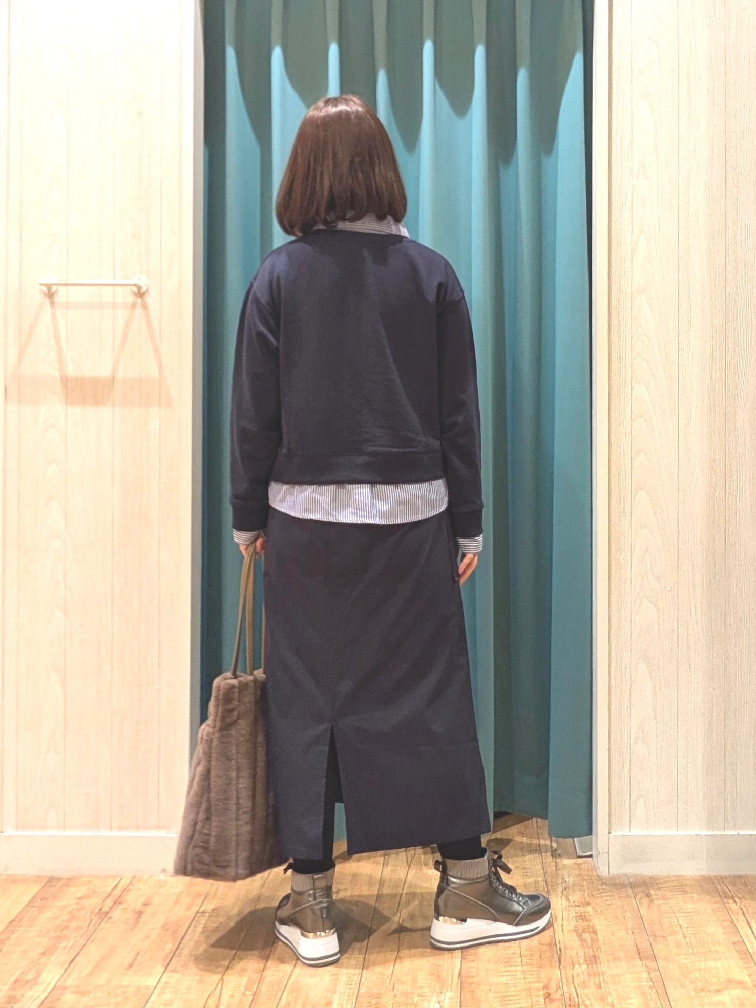 ゆーさんさんの「SHOO･LA･RUE｜【S-LL/洗濯機可】一枚でレイヤード感が完成する シャツドッキング裏毛トップス」を使ったコーディネート