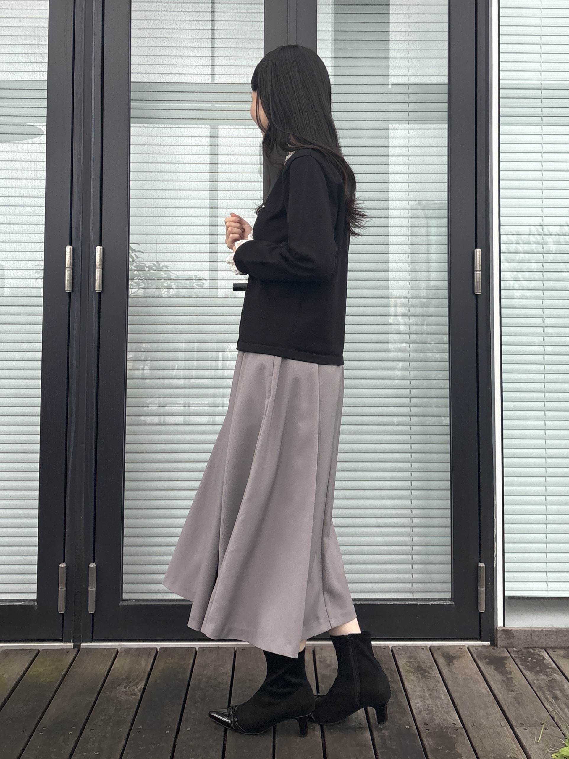 AOIさんの「Couture brooch｜【一枚で華やぐ】レースフリル カーディガン」を使ったコーディネート