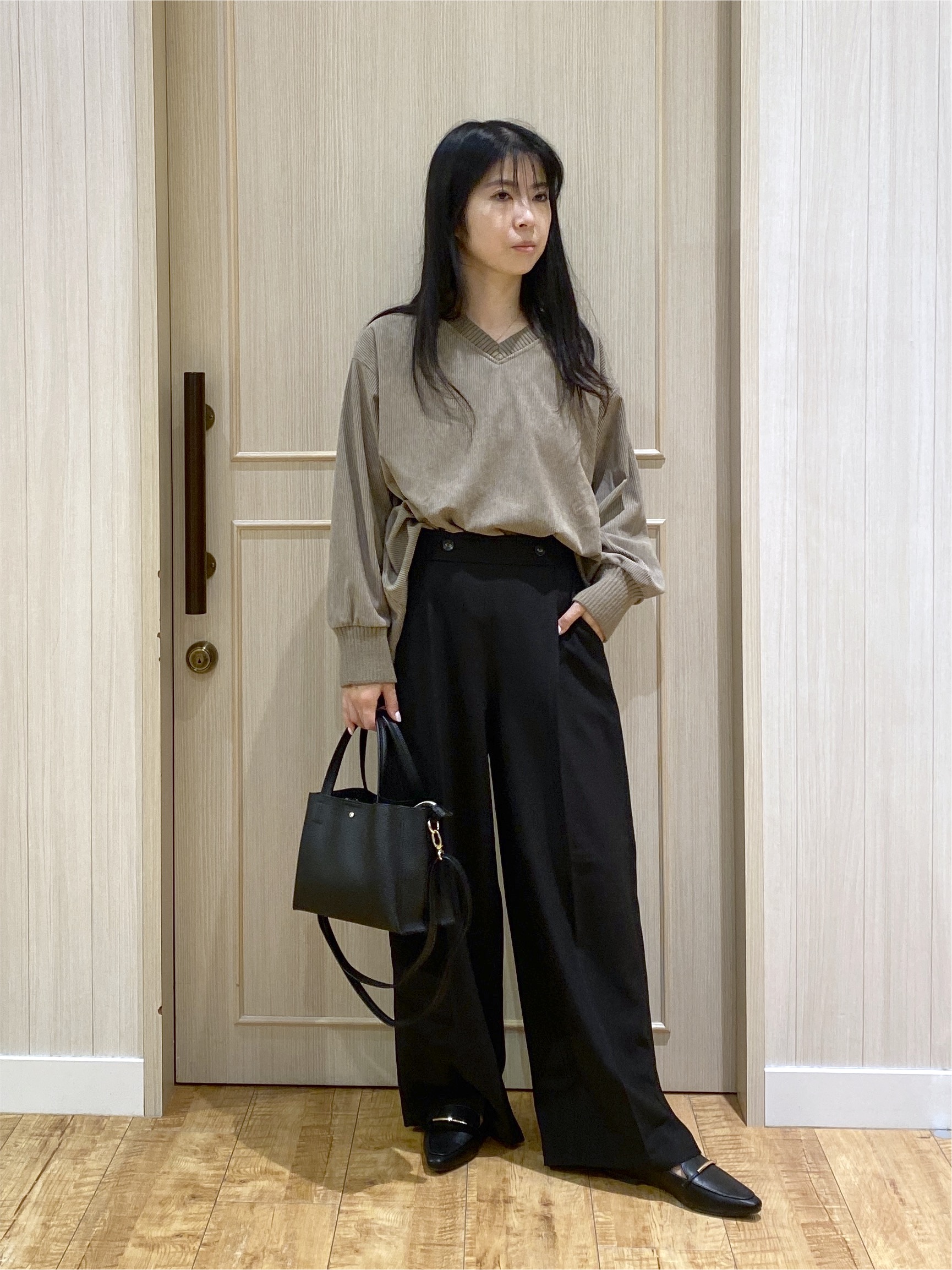 ERIさんの「SHOO･LA･RUE｜【S-LL/洗濯機可/前後2WAY】大人カジュアルにきまる コーデュロイトップス」を使ったコーディネート