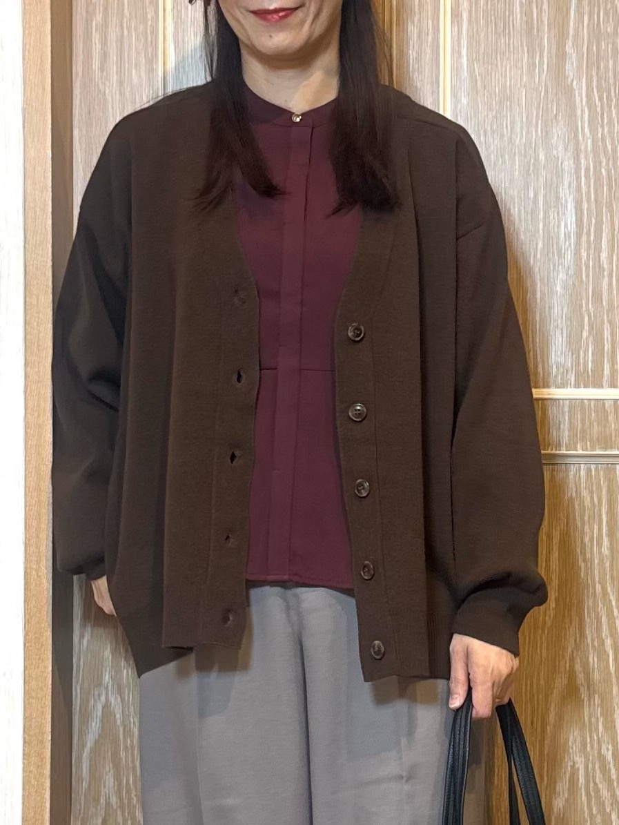 KAORIさんの「SHOO･LA･RUE｜【毛玉になりにくい/S-LL/洗濯機可/体型カバー】Vネックゆったりカーディガン」を使ったコーディネート