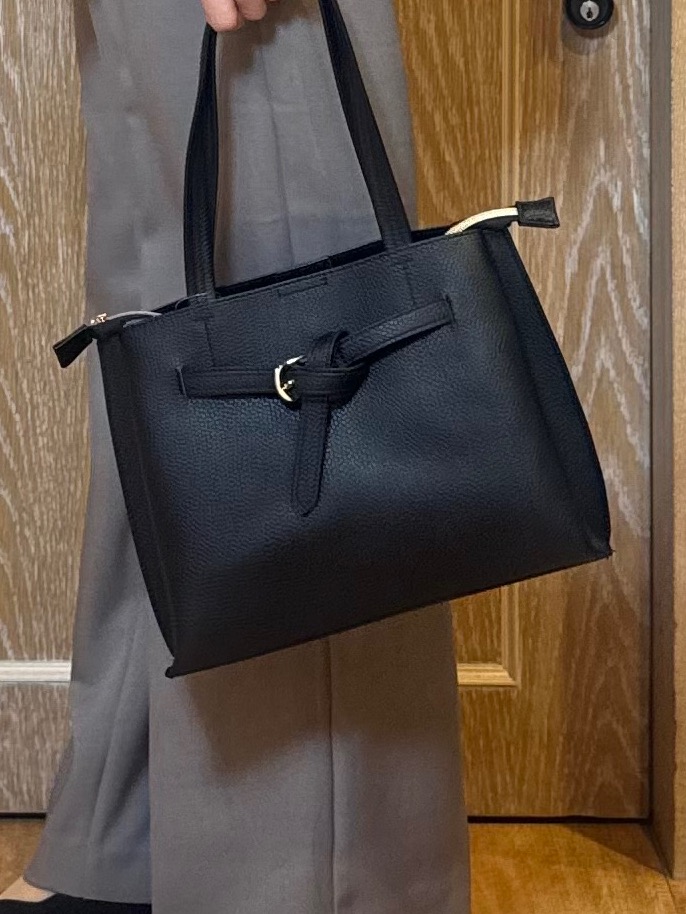 KAORIさんの「SHOO･LA･RUE｜【毛玉になりにくい/S-LL/洗濯機可/体型カバー】Vネックゆったりカーディガン」を使ったコーディネート