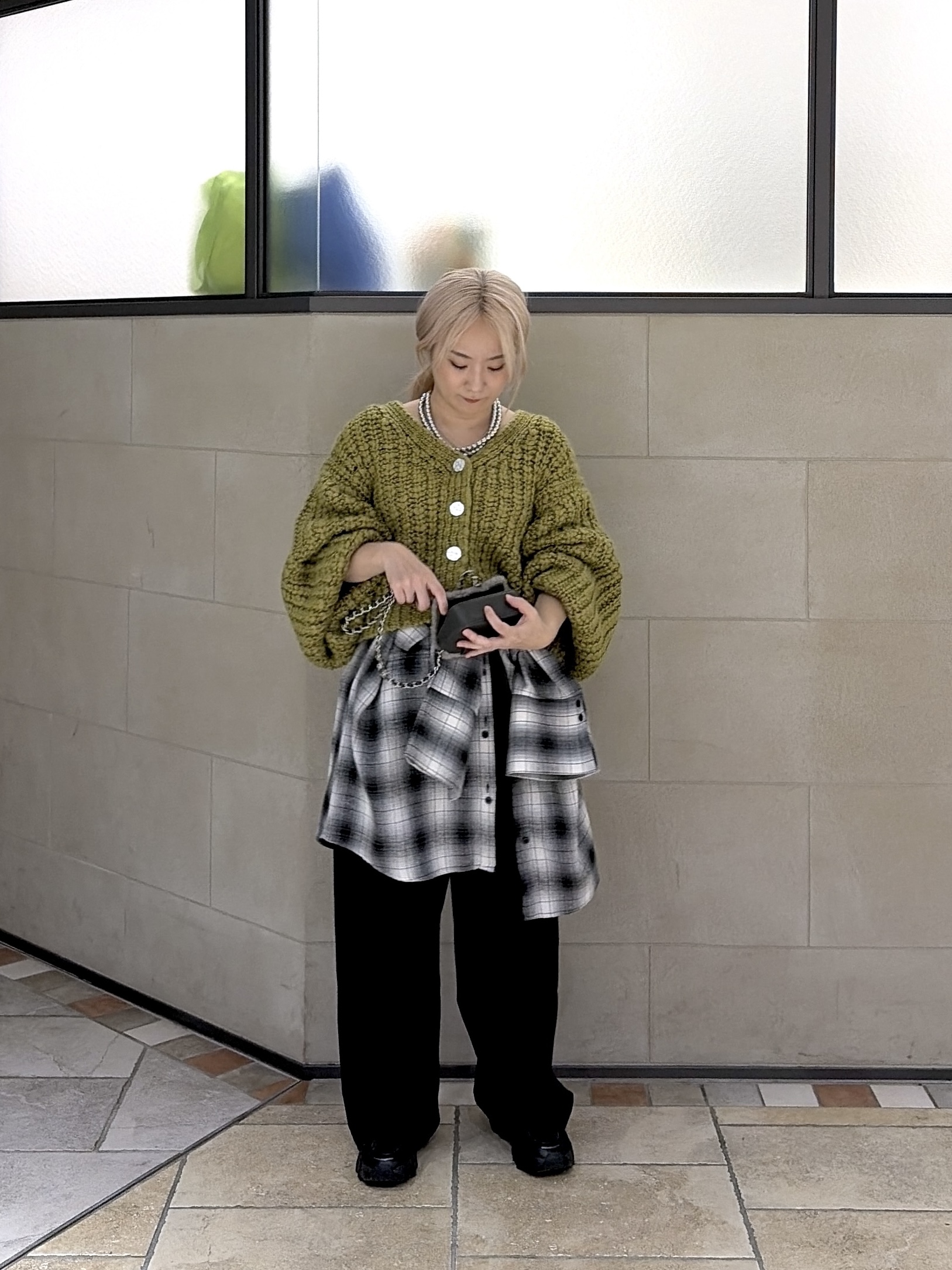 よねさんの「INDIVI｜ローゲージニットカーディガン」を使ったコーディネート