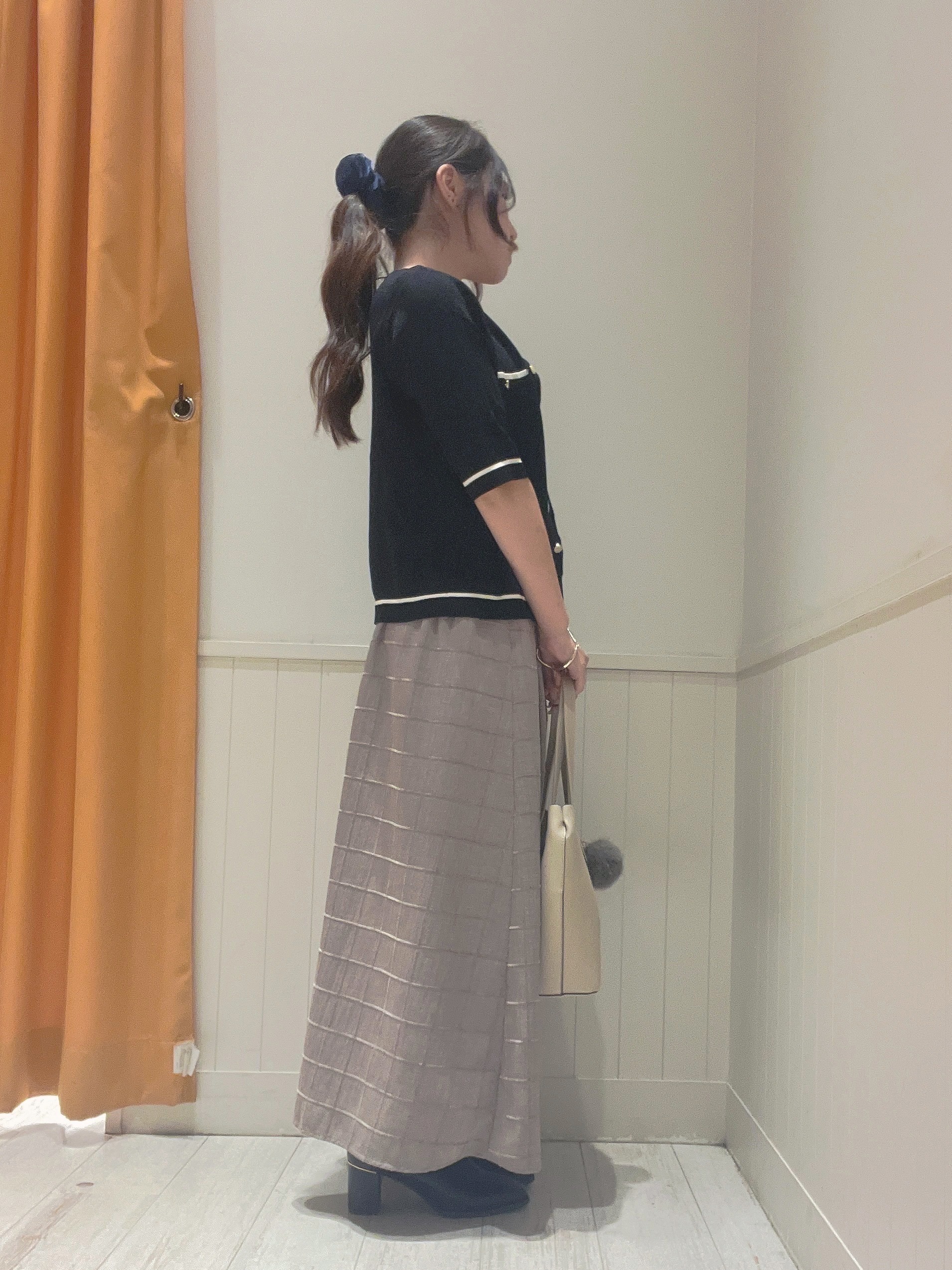 村岡沙紀さんの「SHOO･LA･RUE｜【UV/S-LL/洗濯機可】毛玉になりにくい 配色5分袖カーディガン」を使ったコーディネート