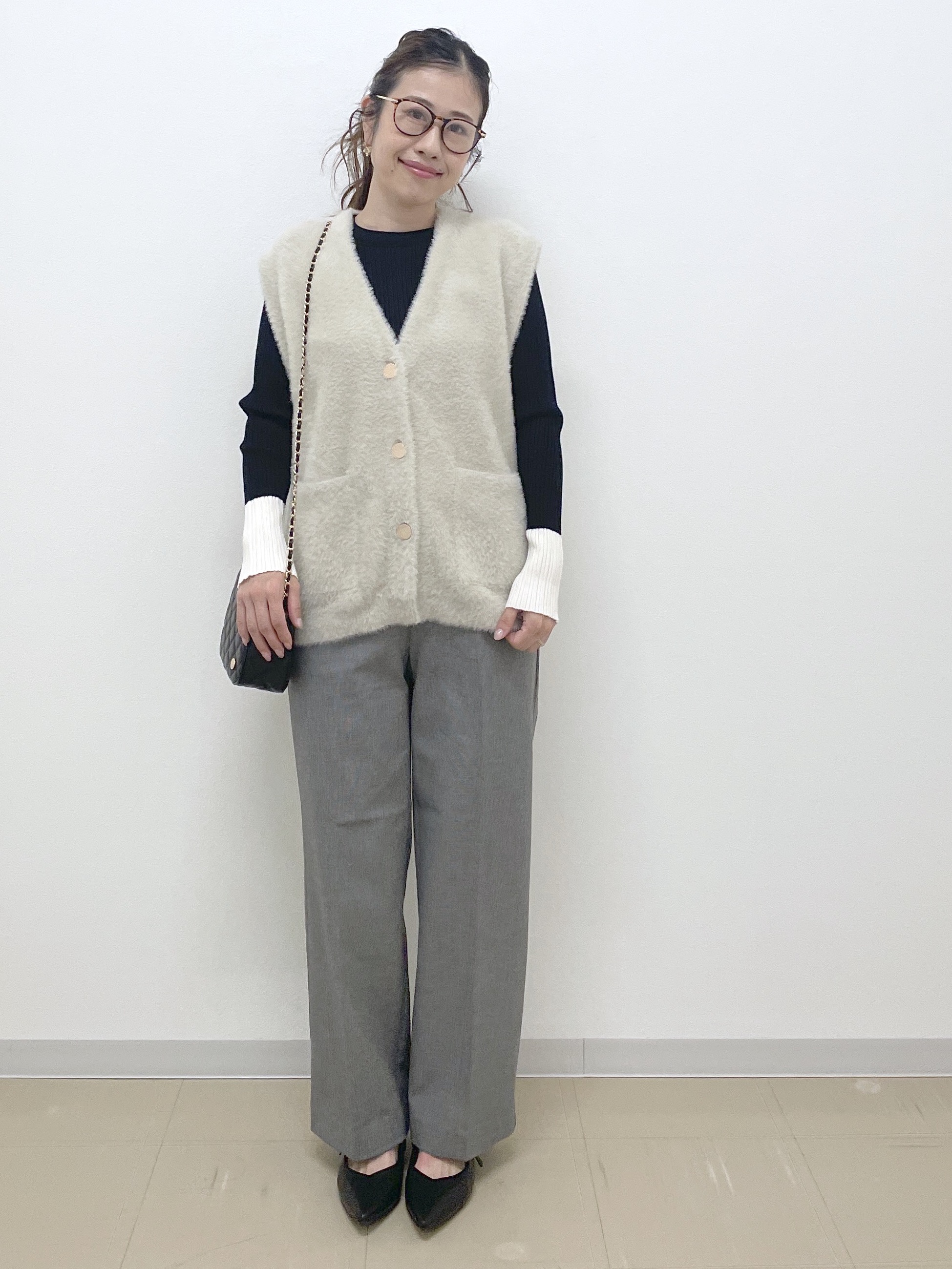 Akiさんの「OPAQUE.CLIP｜フェザーヤーンニットベスト【洗濯機OK】」を使ったコーディネート