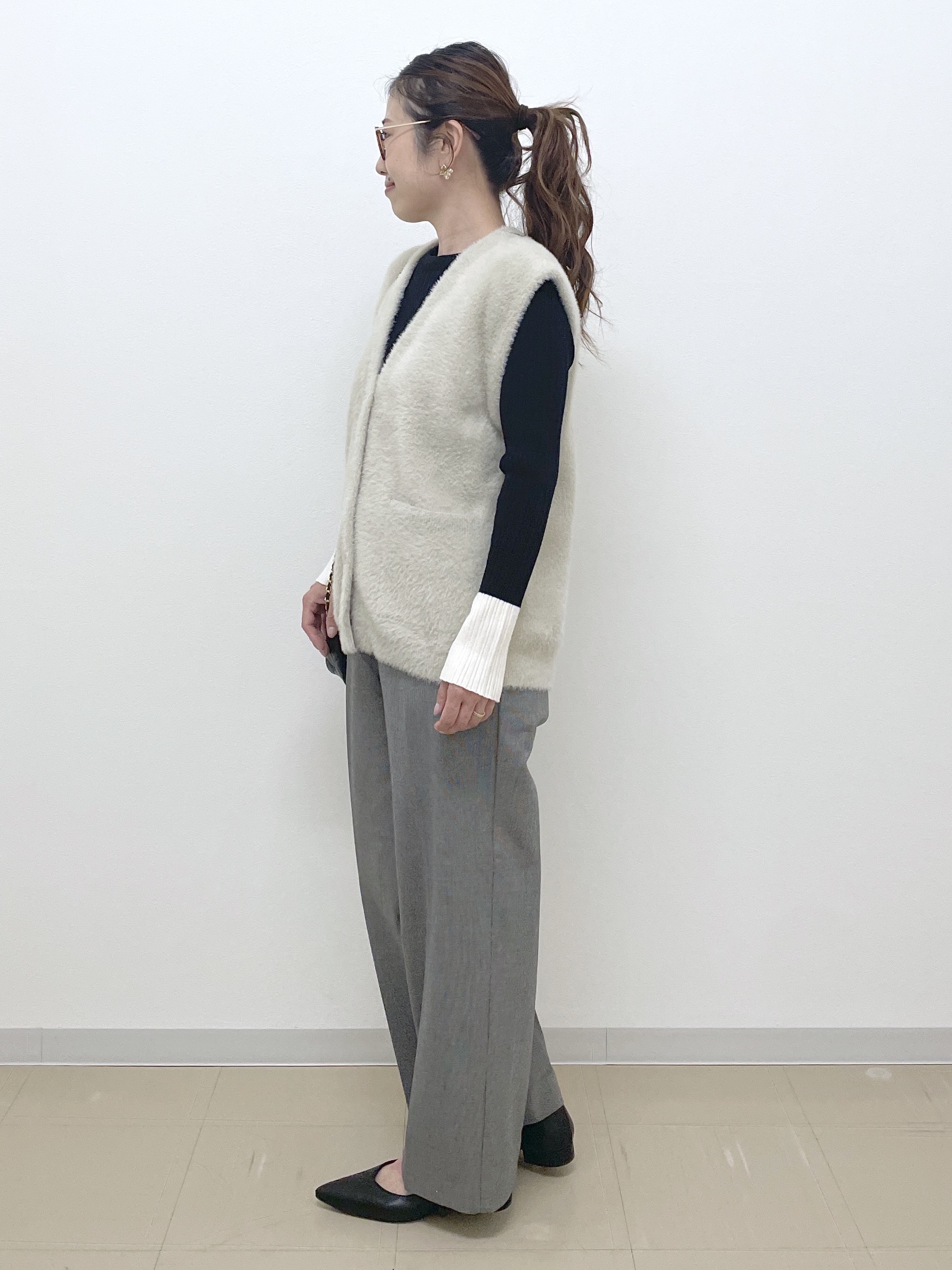 Akiさんの「OPAQUE.CLIP｜フェザーヤーンニットベスト【洗濯機OK】」を使ったコーディネート