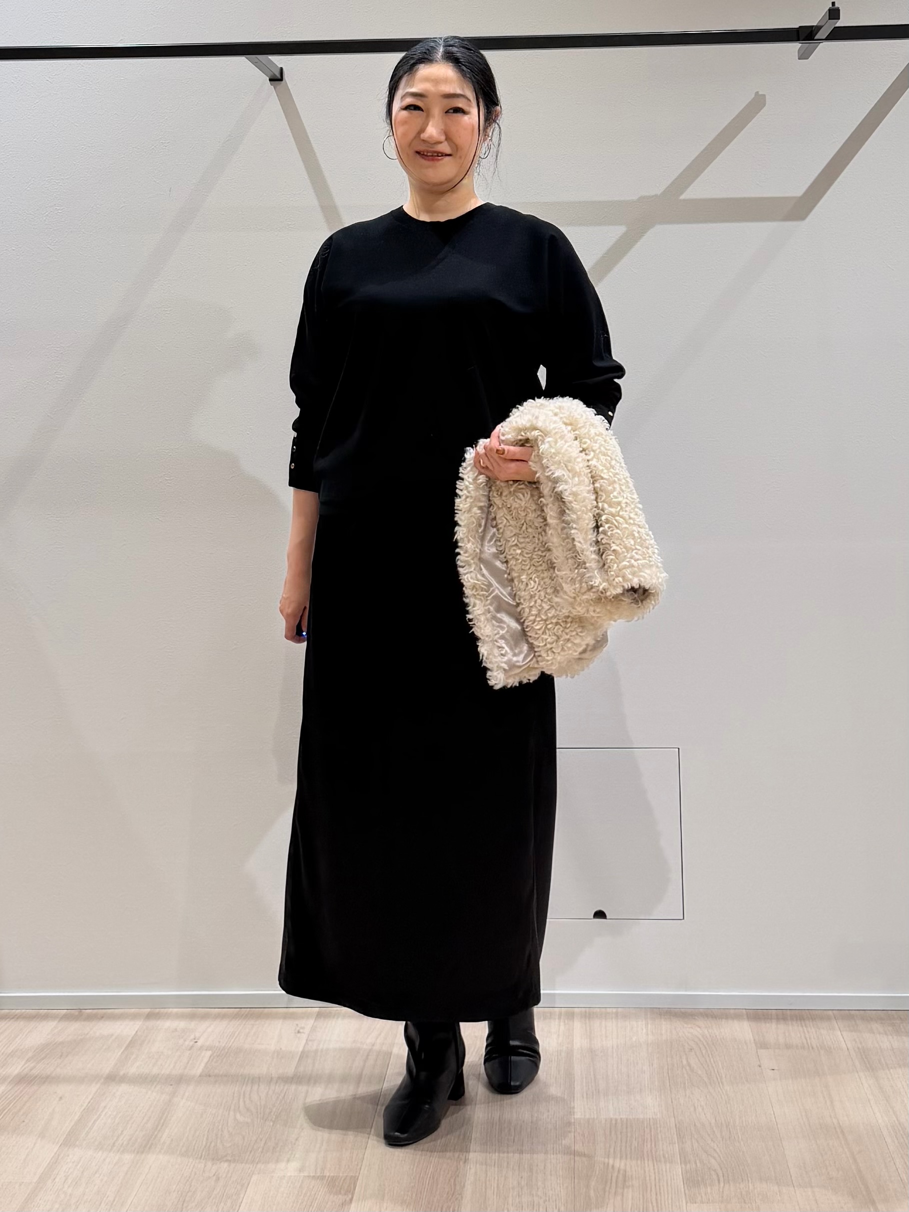 TOMOMIさんの「UNTITLED｜【選べる6色／ストレッチ◎】きれいめドルマンスリーブニット」を使ったコーディネート