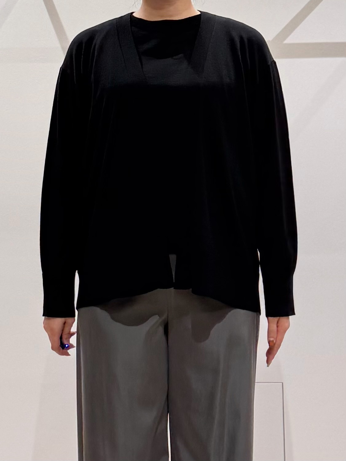TOMOMIさんの「UNTITLED｜【アンサンブル可/秋羽織り/通勤】シルクウールカシミヤカーディガン」を使ったコーディネート