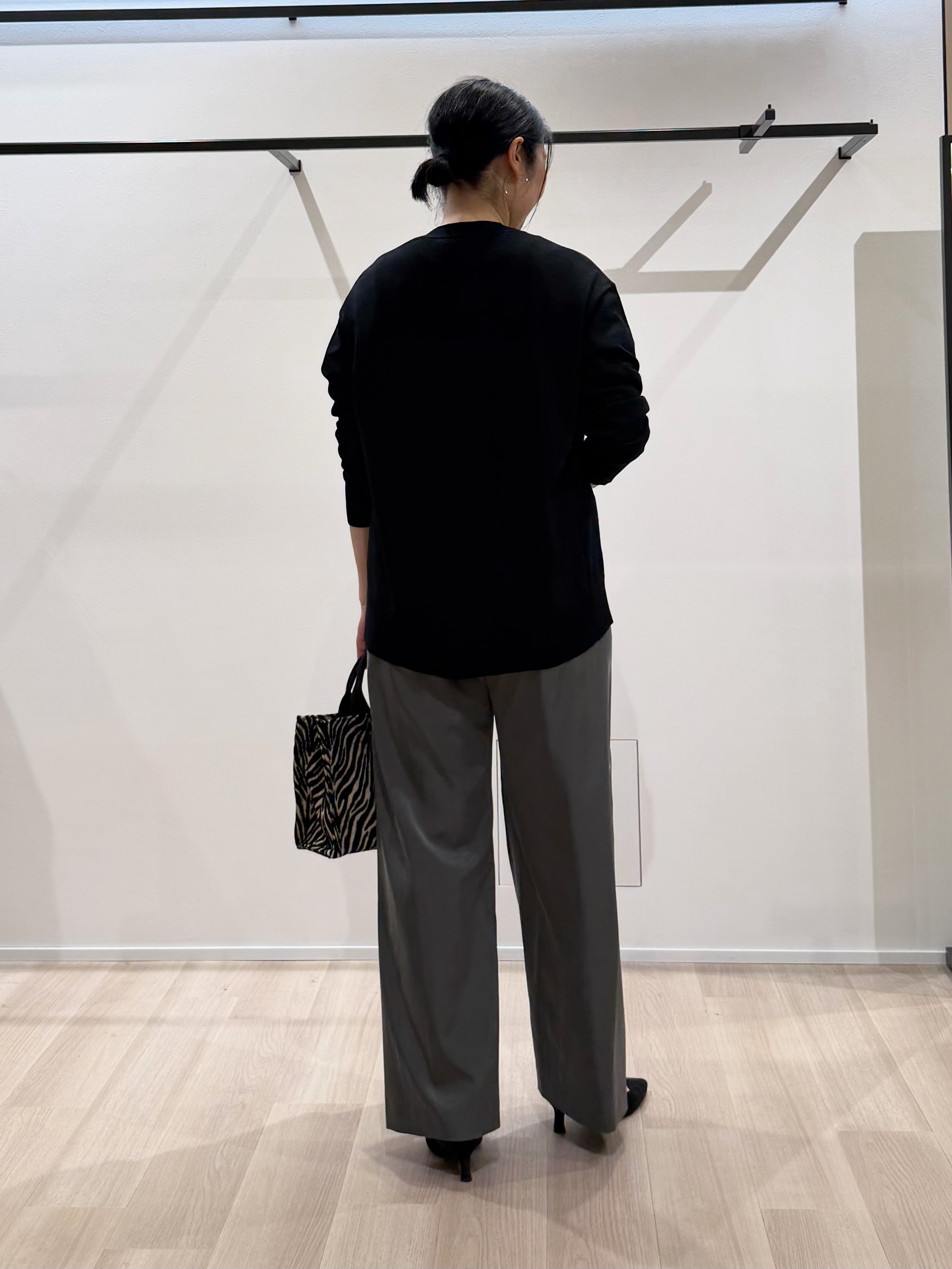TOMOMIさんの「UNTITLED｜【アンサンブル可/秋羽織り/通勤】シルクウールカシミヤカーディガン」を使ったコーディネート