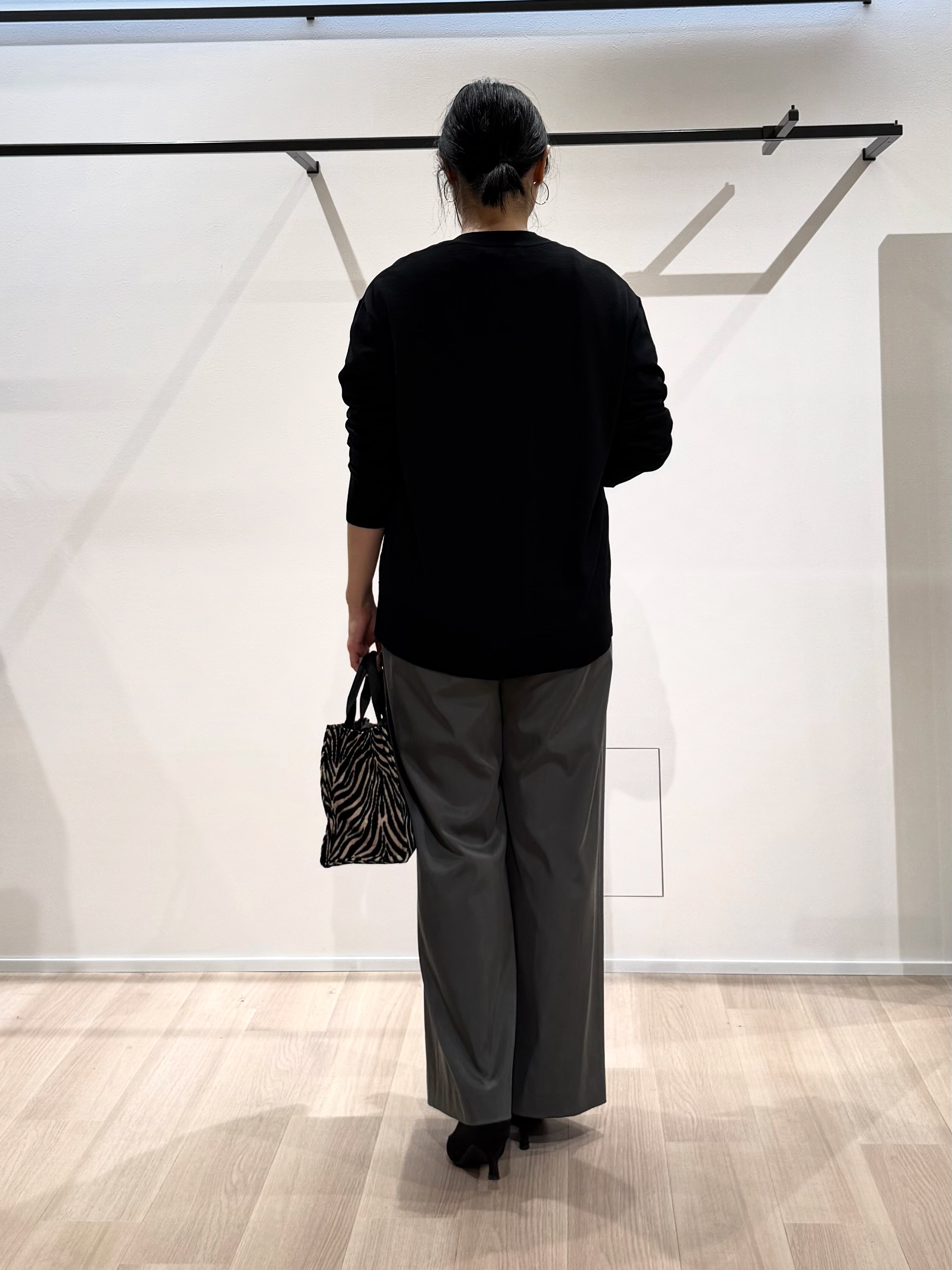 TOMOMIさんの「UNTITLED｜【アンサンブル可/秋羽織り/通勤】シルクウールカシミヤカーディガン」を使ったコーディネート