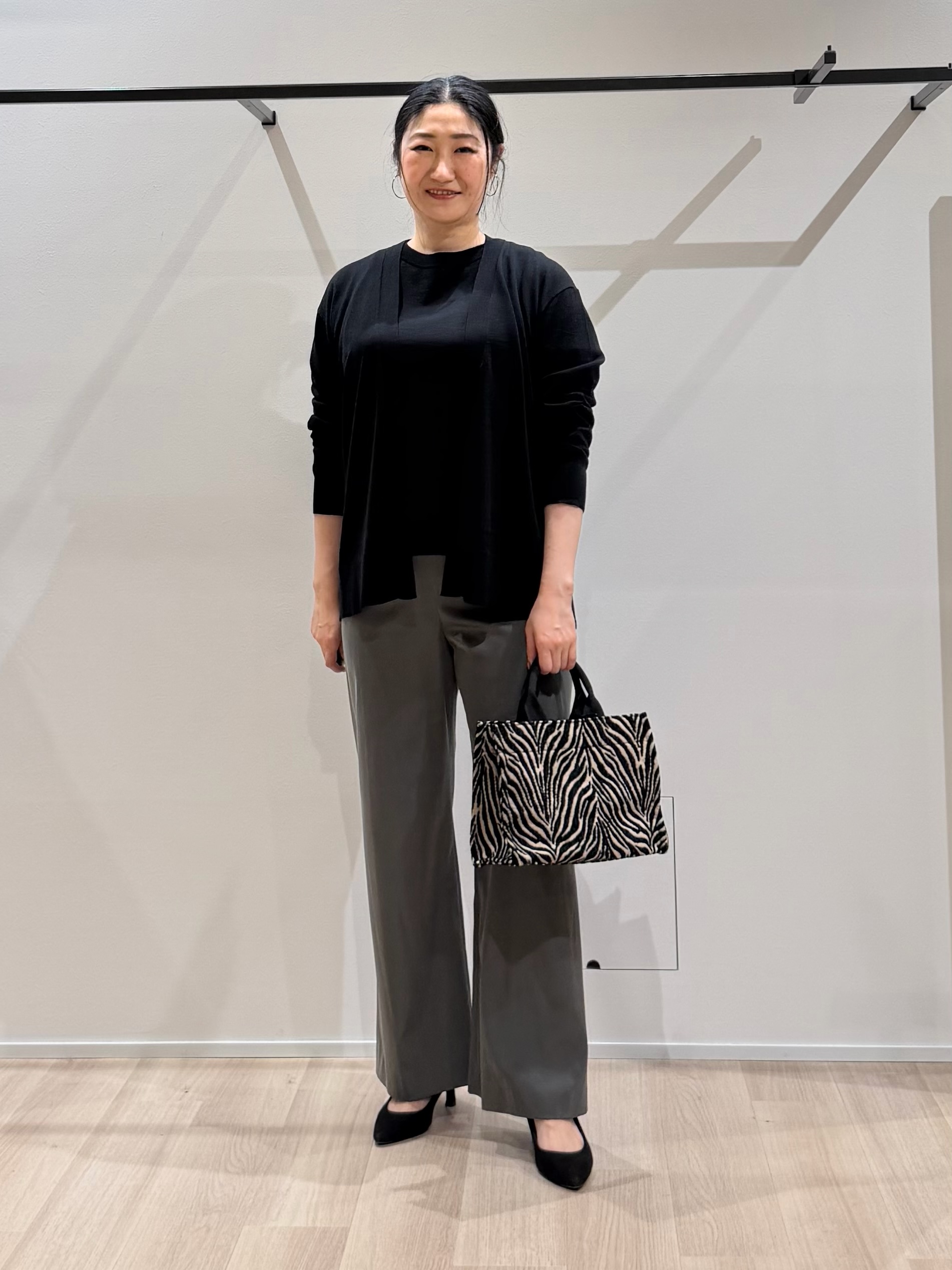 TOMOMIさんの「UNTITLED｜【アンサンブル可能/オンオフ使える】シルクウールカシミヤプルオーバー」を使ったコーディネート