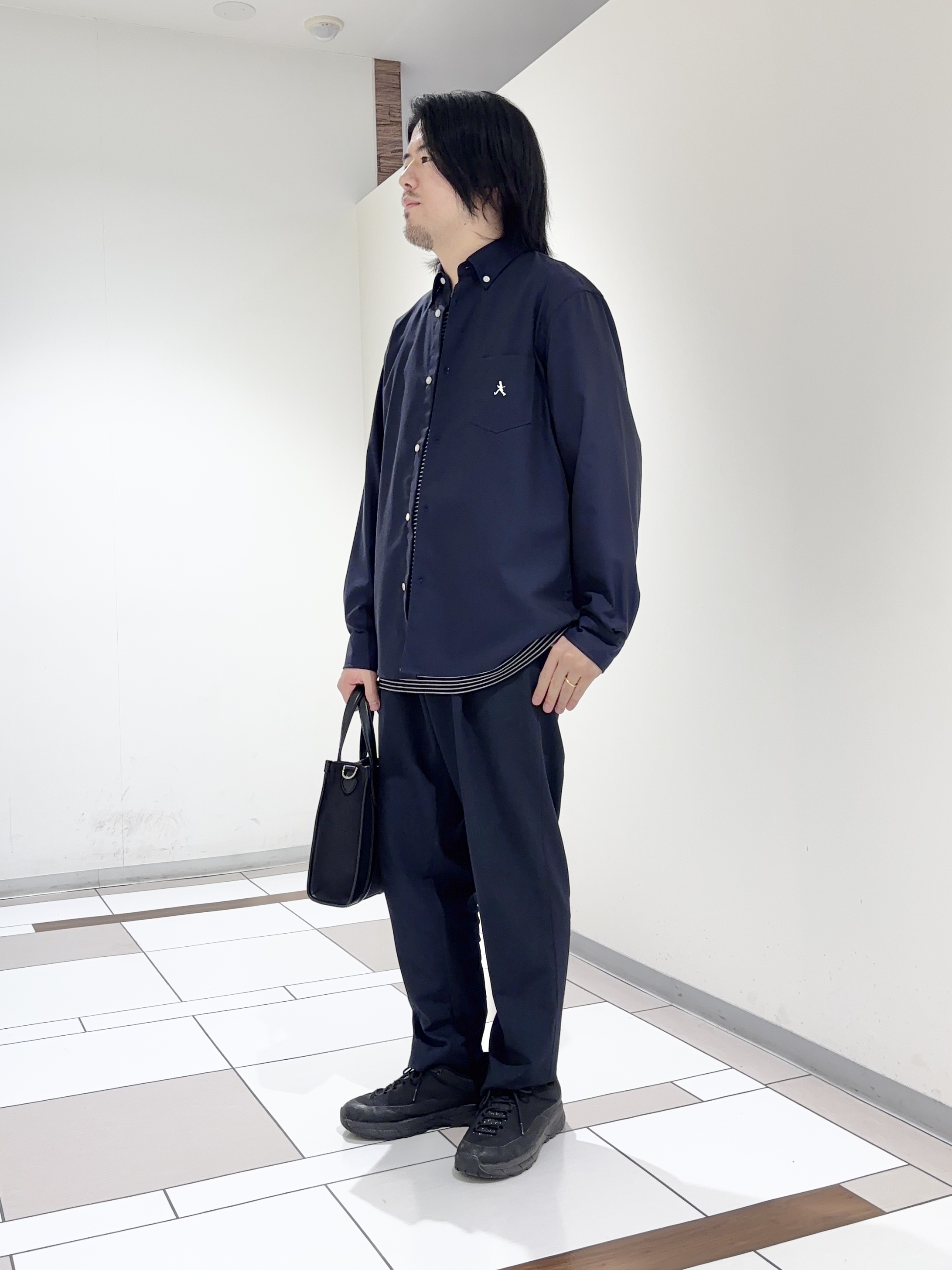 及川さんの「TAKEO KIKUCHI｜【BOWLER HAT LABEL】ボーラーハットウォーカー刺繍 ボタンダウンシャツ」を使ったコーディネート
