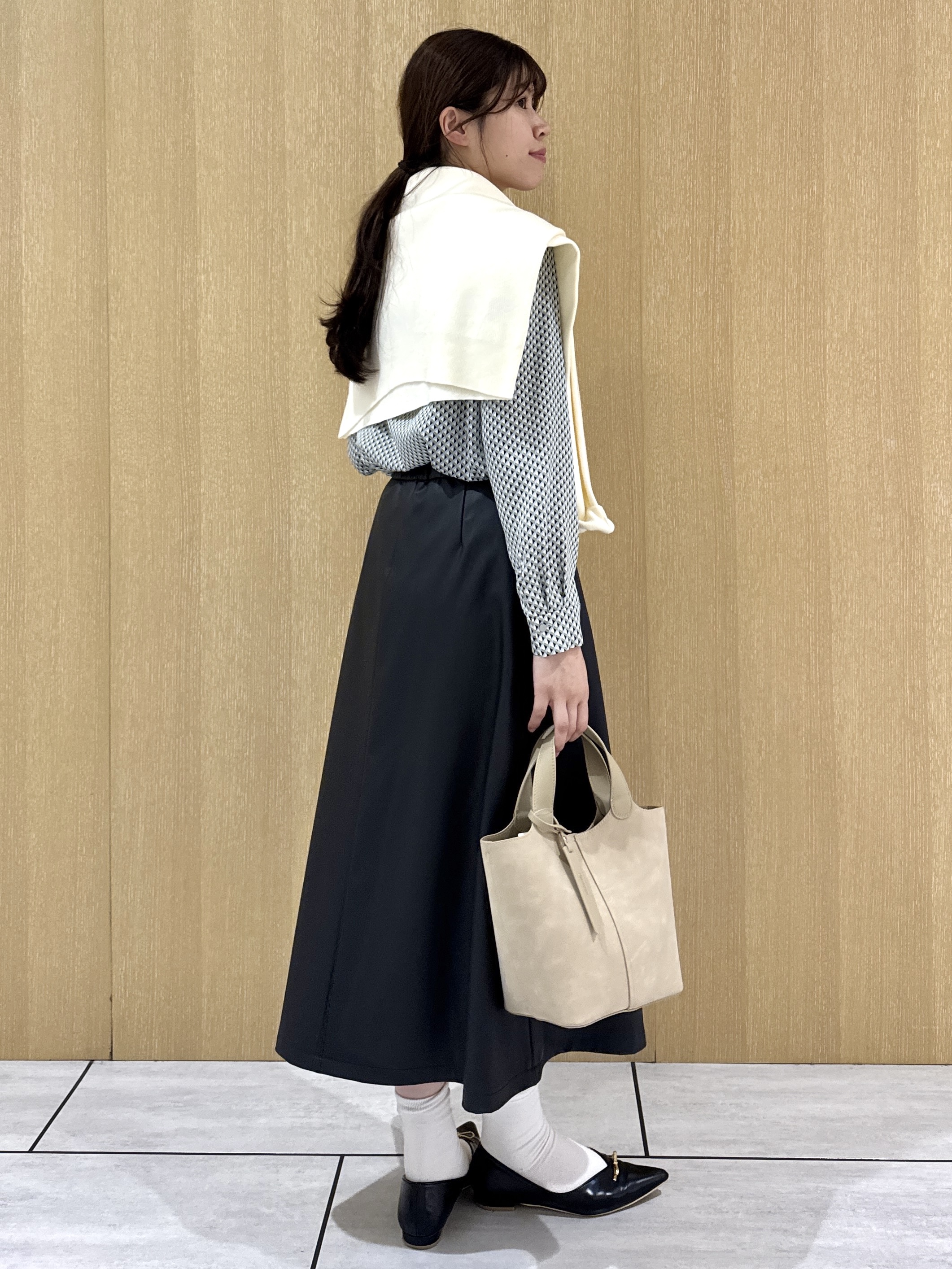 nanaさんの「UNTITLED｜【スーツインナー】トライアングルジオメブラウス」を使ったコーディネート