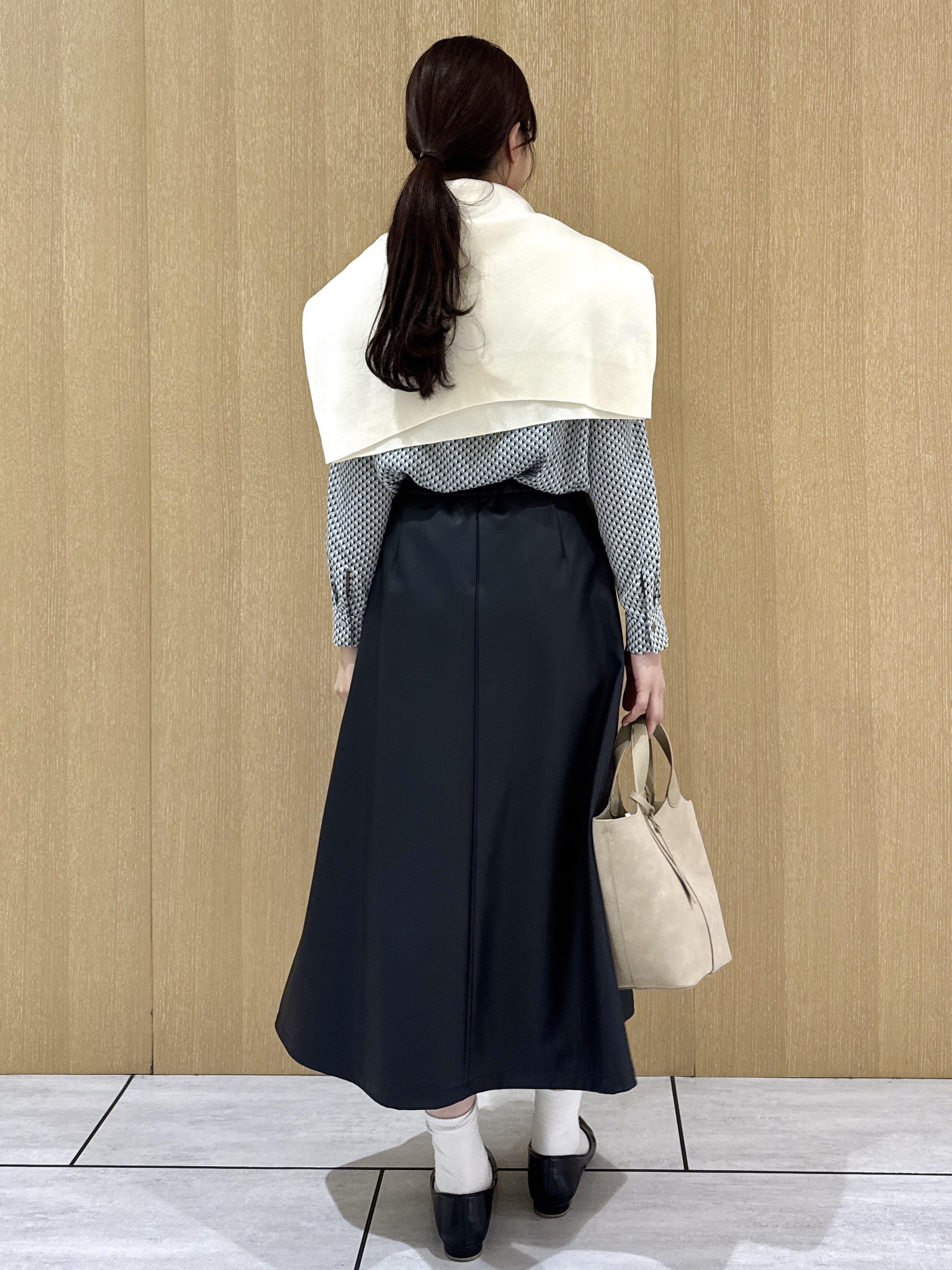 nanaさんの「UNTITLED｜【スーツインナー】トライアングルジオメブラウス」を使ったコーディネート