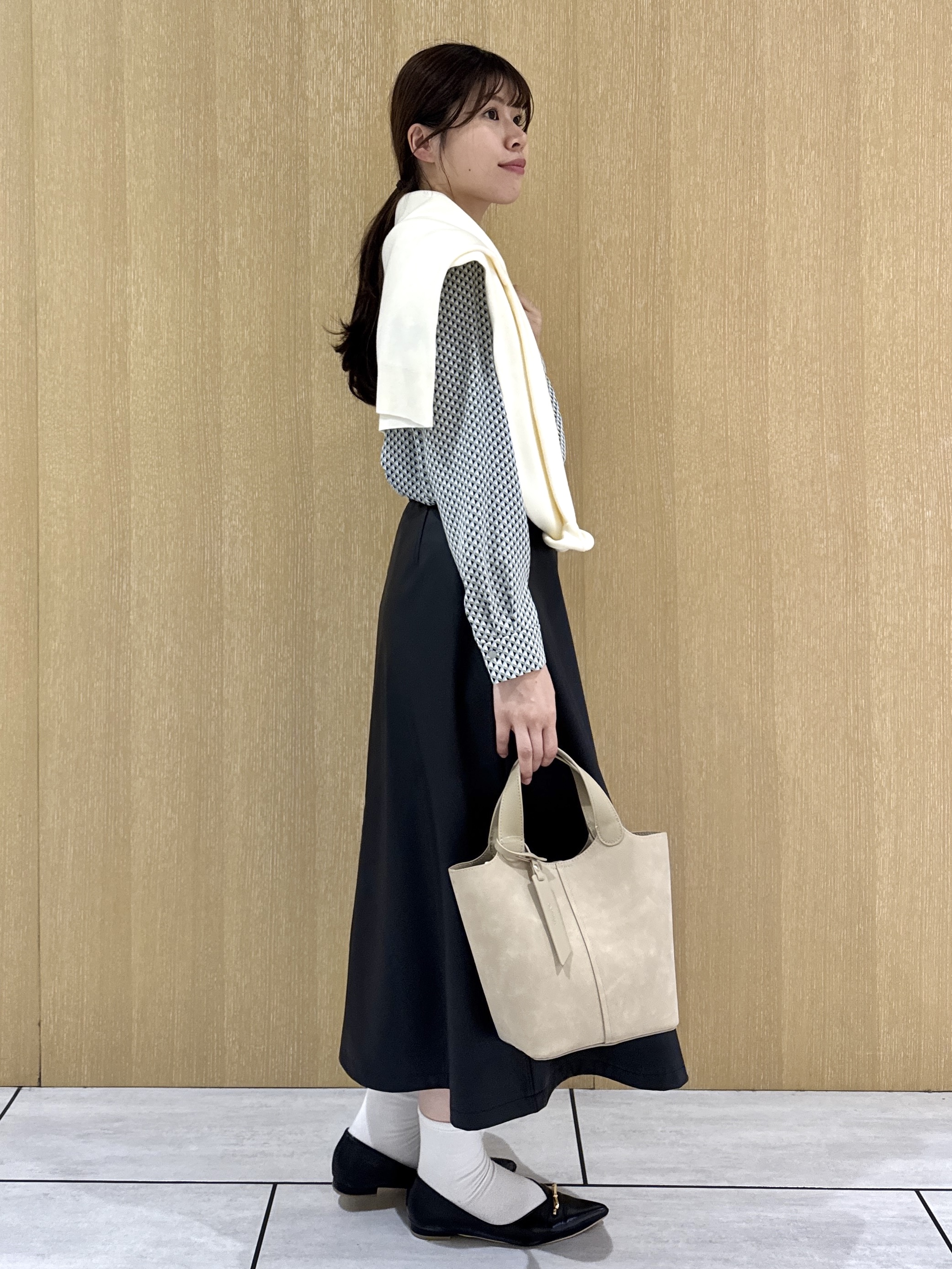 nanaさんの「UNTITLED｜【スーツインナー】トライアングルジオメブラウス」を使ったコーディネート