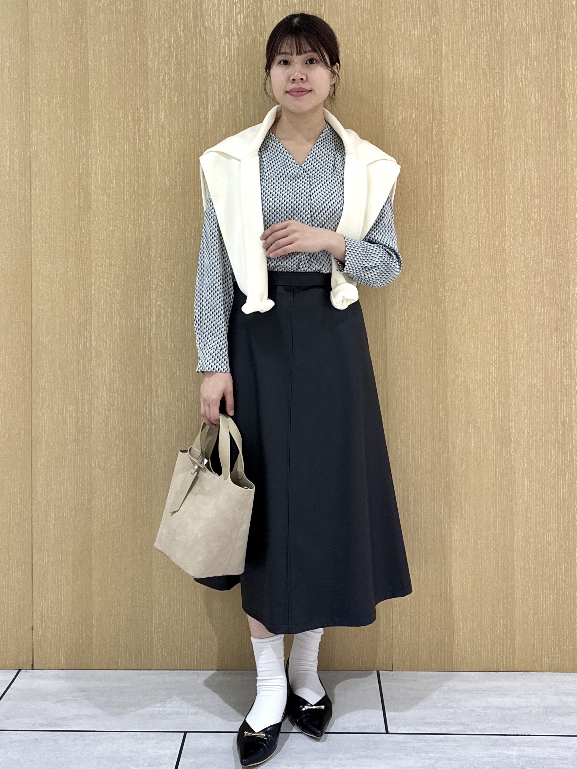 nanaさんの「UNTITLED｜【スーツインナー】トライアングルジオメブラウス」を使ったコーディネート