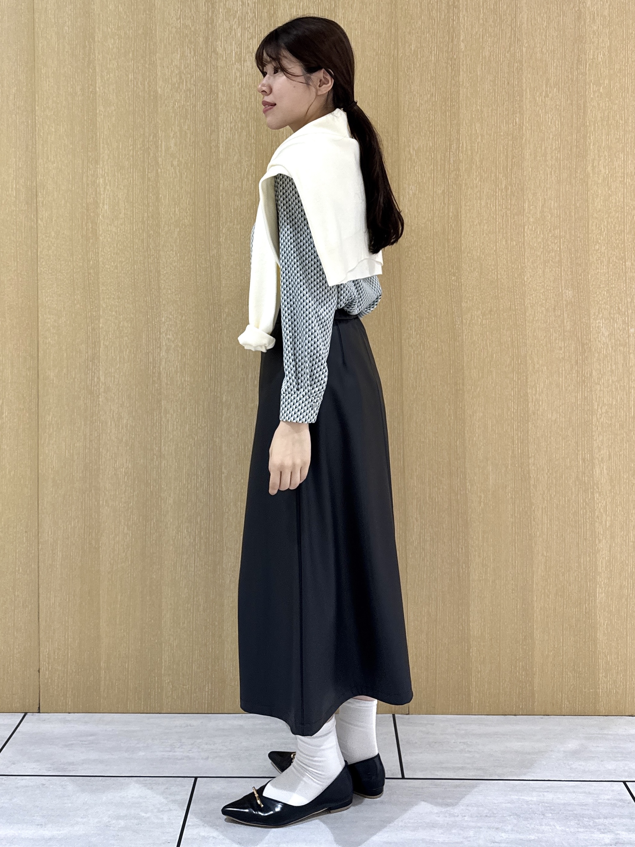 nanaさんの「UNTITLED｜【スーツインナー】トライアングルジオメブラウス」を使ったコーディネート