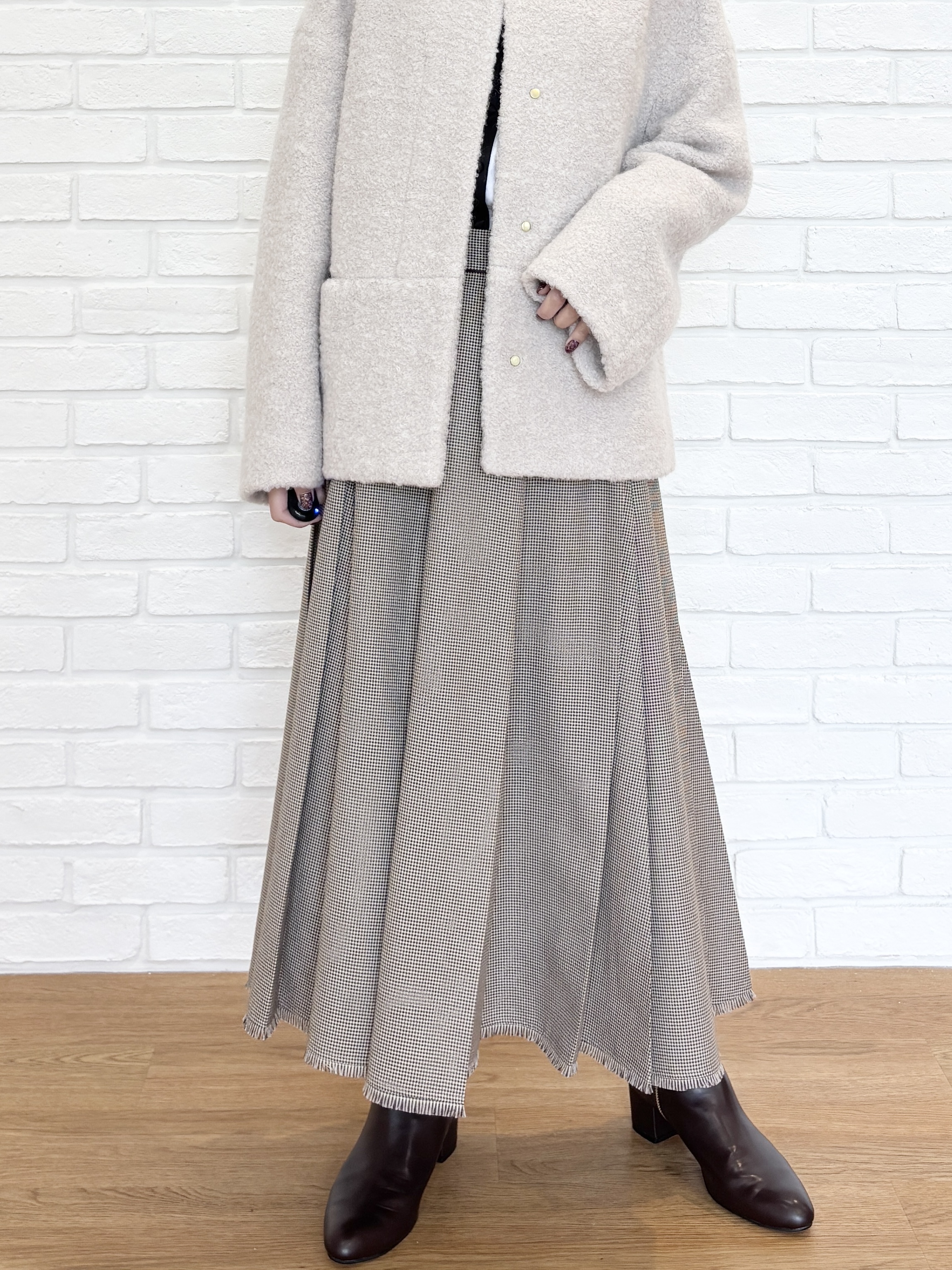 清水夏姫さんの「DRESSTERIOR｜【STORY11月号掲載】ワイドプリーツガンクラブチェックスカート」を使ったコーディネート