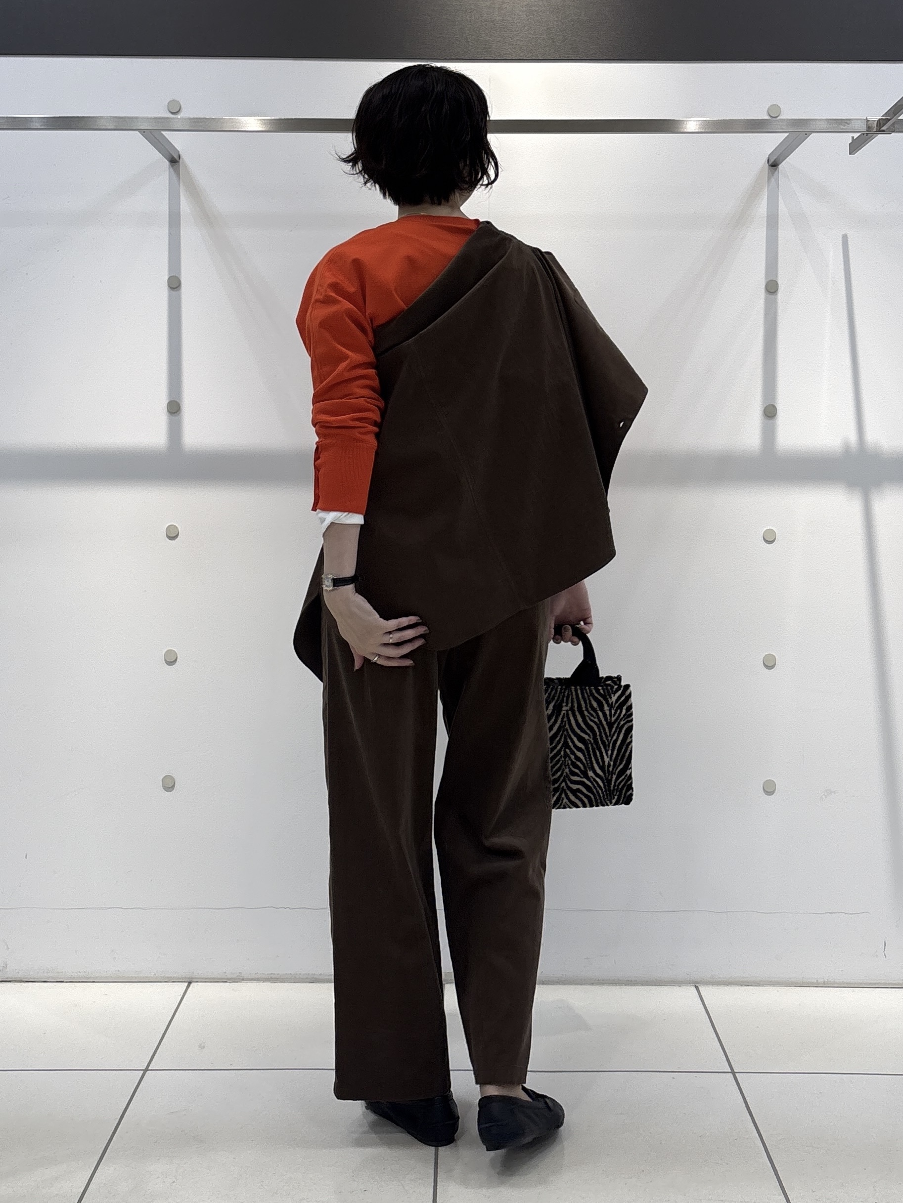 yuriさんの「INDIVI｜【選べる6色／ストレッチ◎】きれいめドルマンスリーブニット」を使ったコーディネート