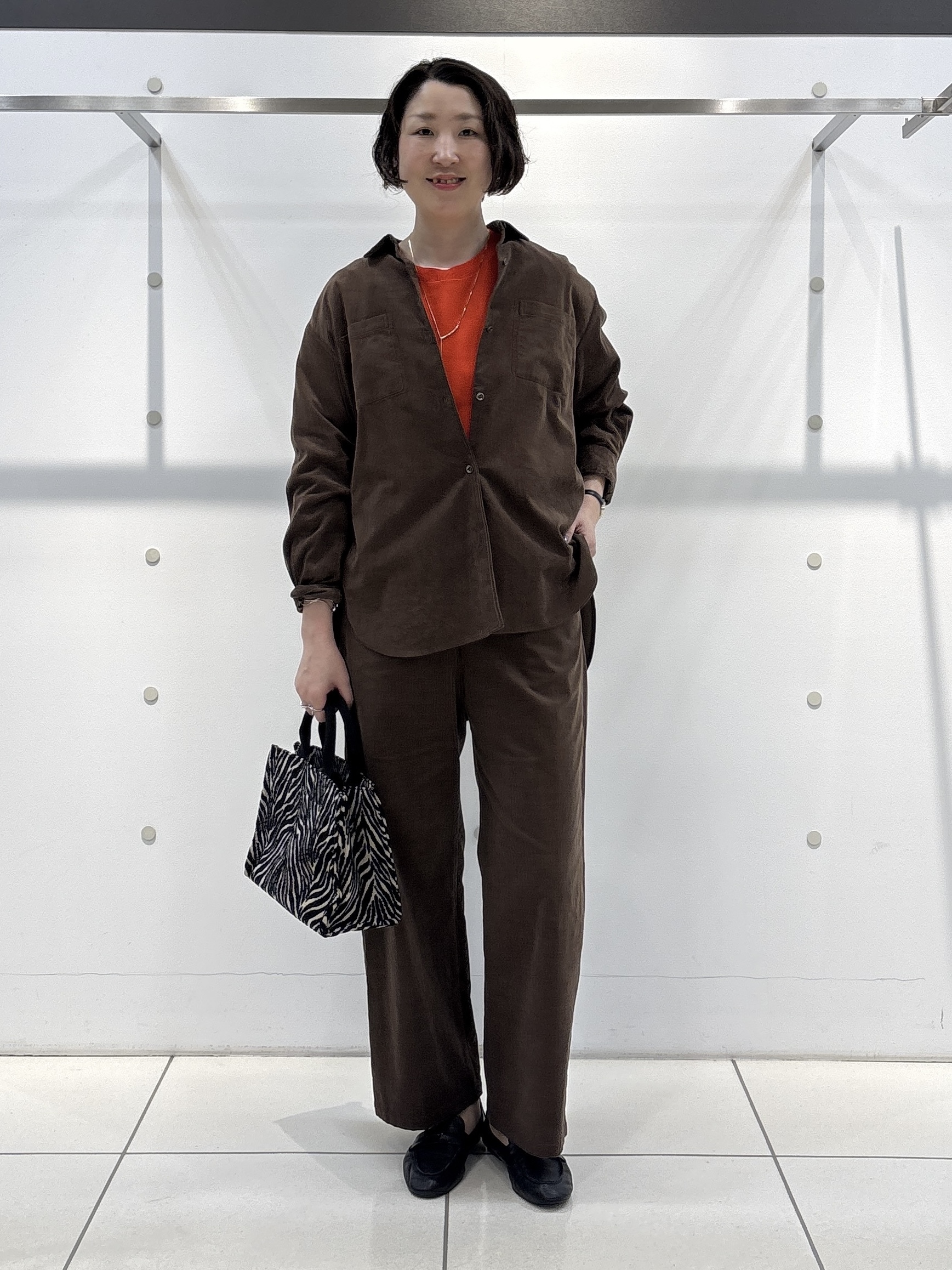 yuriさんの「INDIVI｜【選べる6色／ストレッチ◎】きれいめドルマンスリーブニット」を使ったコーディネート