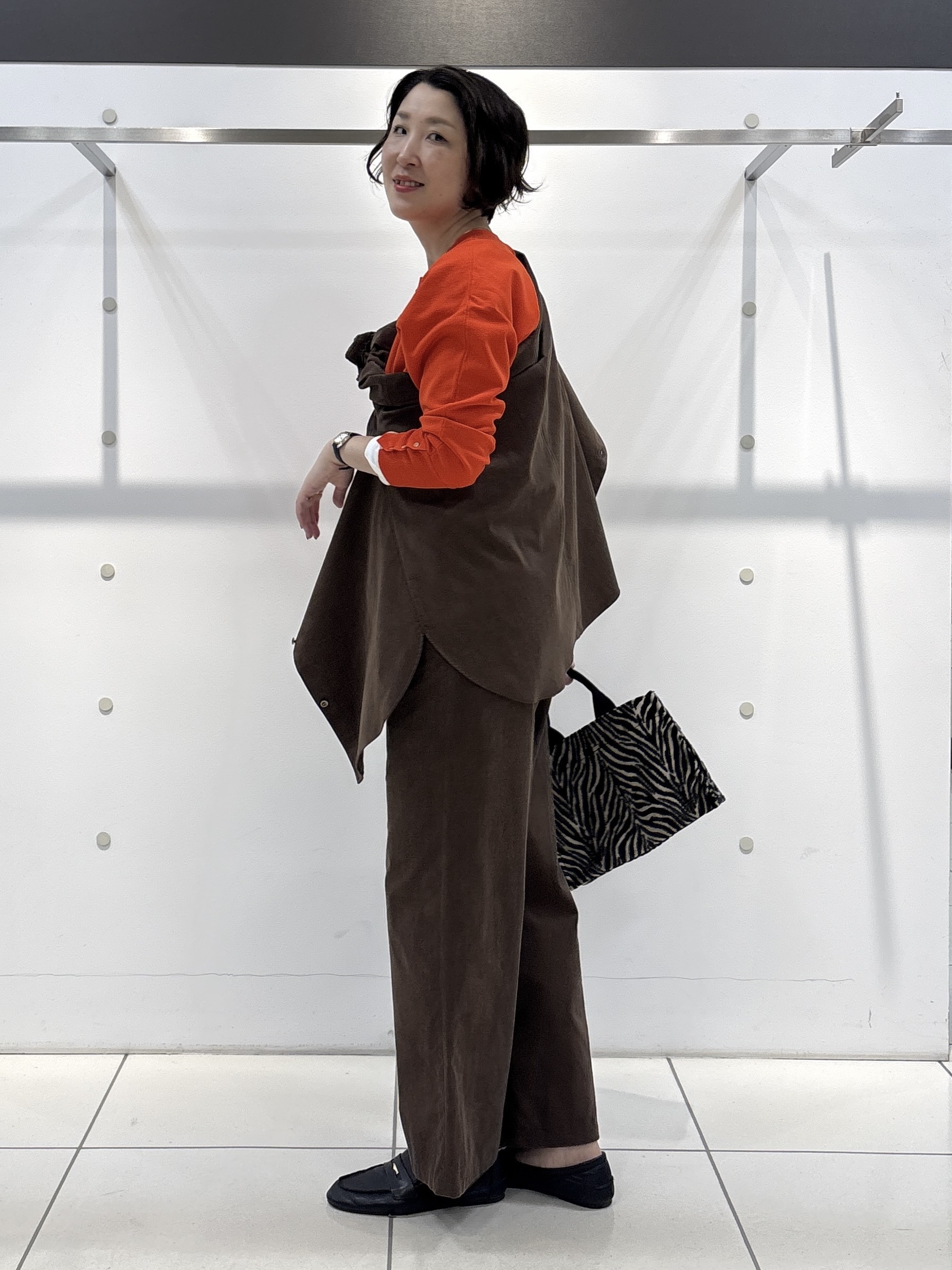 yuriさんの「INDIVI｜【選べる6色／ストレッチ◎】きれいめドルマンスリーブニット」を使ったコーディネート