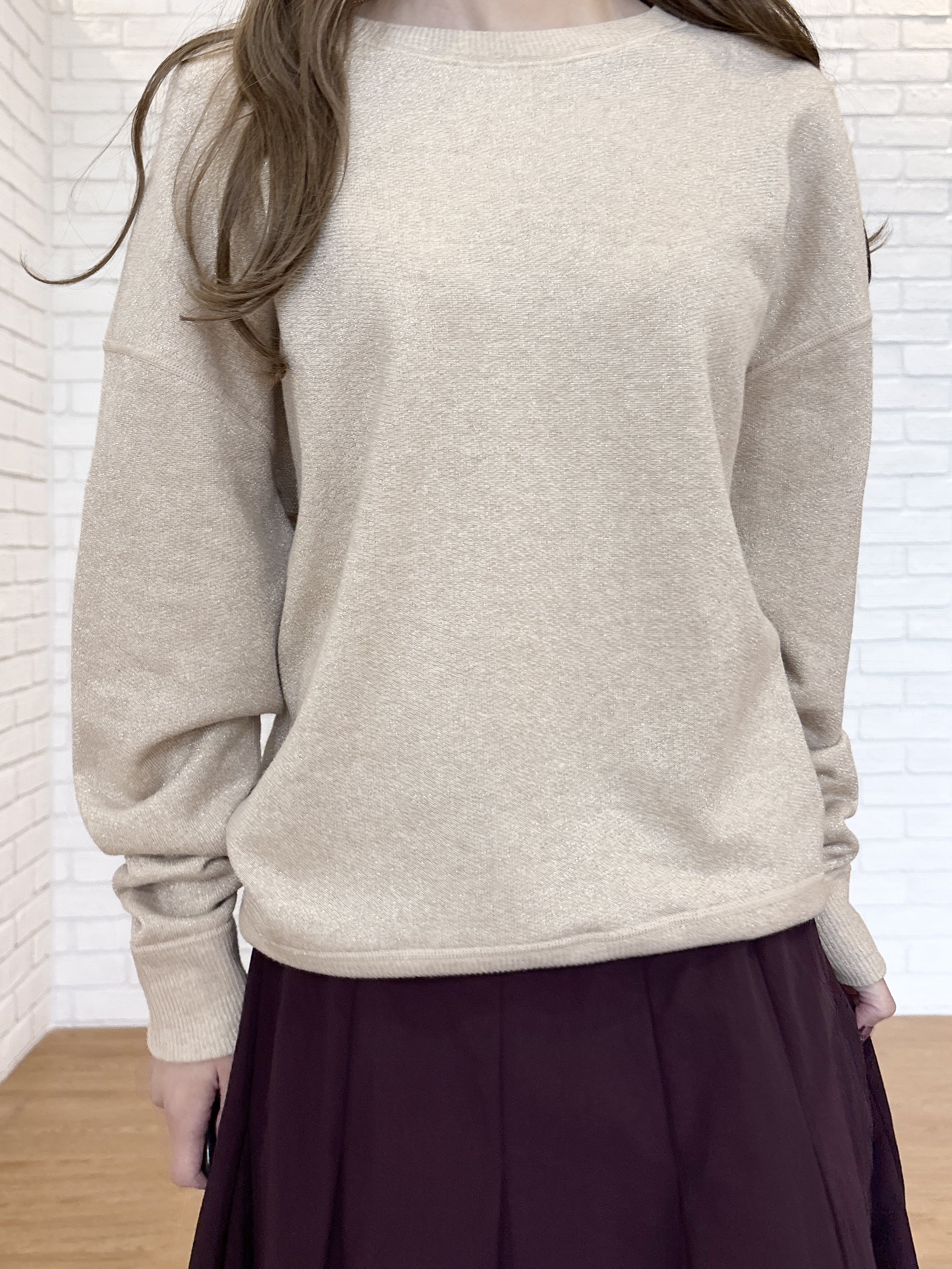 清水夏姫さんの「DRESSTERIOR｜ラメ裏毛 プルオーバー」を使ったコーディネート