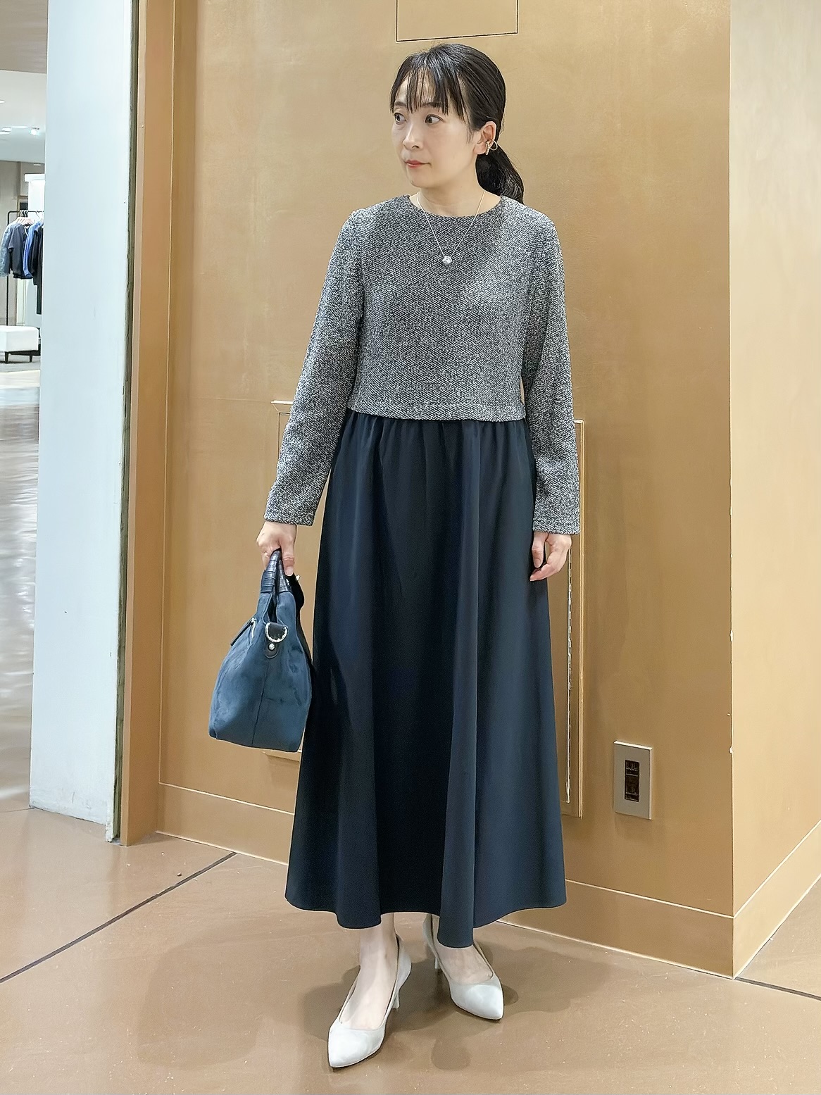 hattoriさんの「INDIVI｜【風合い柔らか／SETUP可】ブークレ起毛ジャージ切替ワンピース」を使ったコーディネート