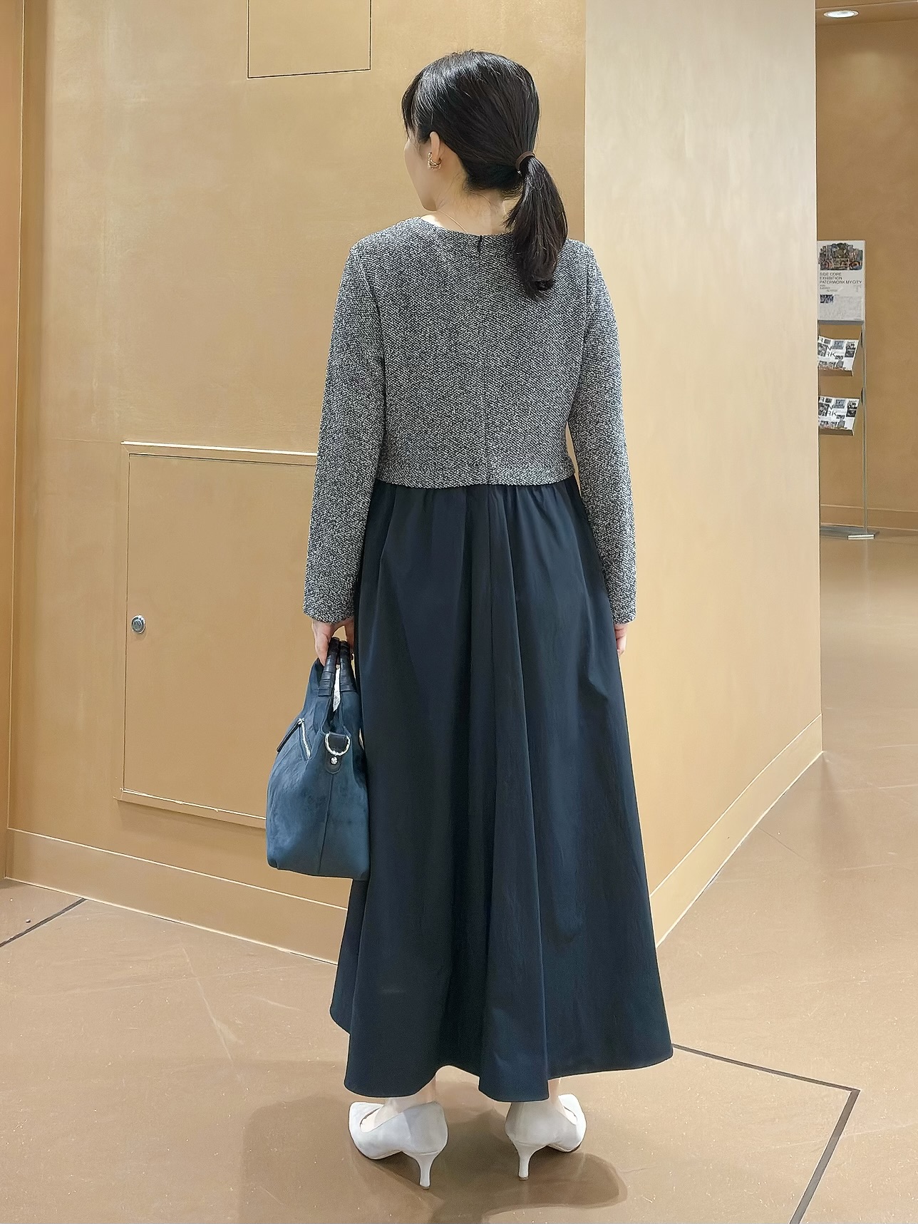 hattoriさんの「INDIVI｜【風合い柔らか／SETUP可】ブークレ起毛ジャージ切替ワンピース」を使ったコーディネート