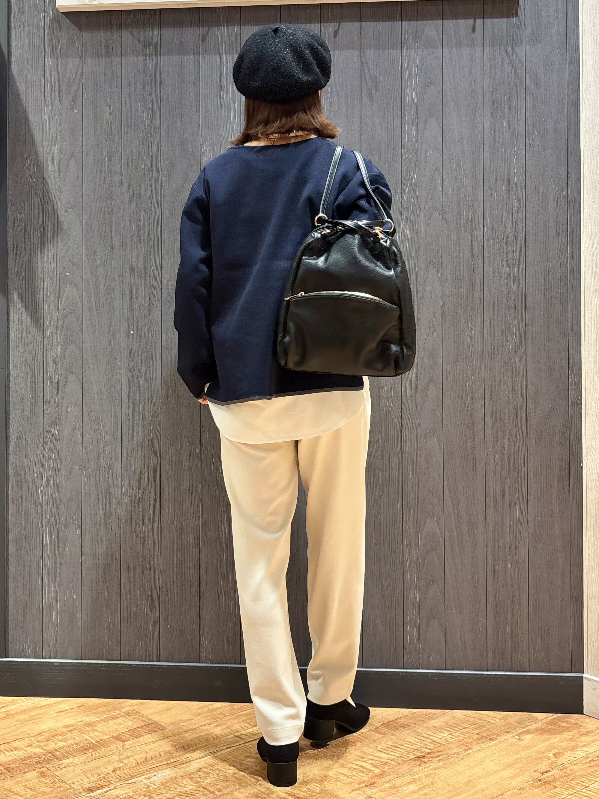 meiさんの「SHOO･LA･RUE｜【洗濯機可/S-LL】抜け感ある着こなしに 金ボタン付き スポンディッシュ クルーネックニット」を使ったコーディネート